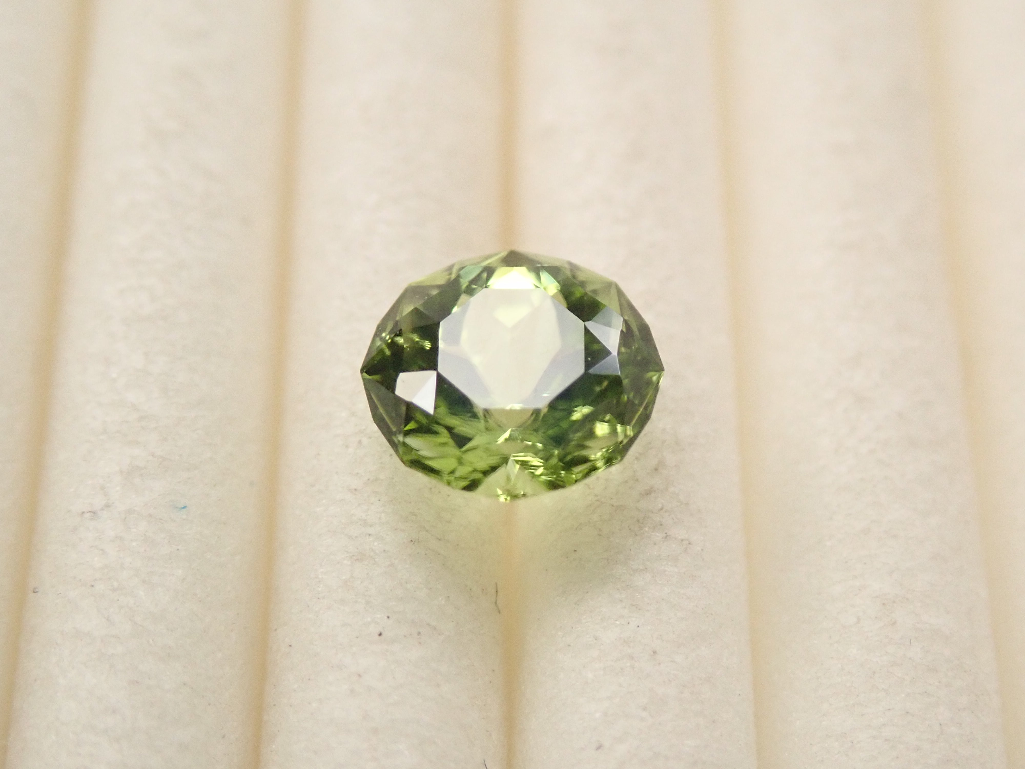 【12/14 22時販売】アメリカ産ペリドット 5.1mm/0.573ctルース