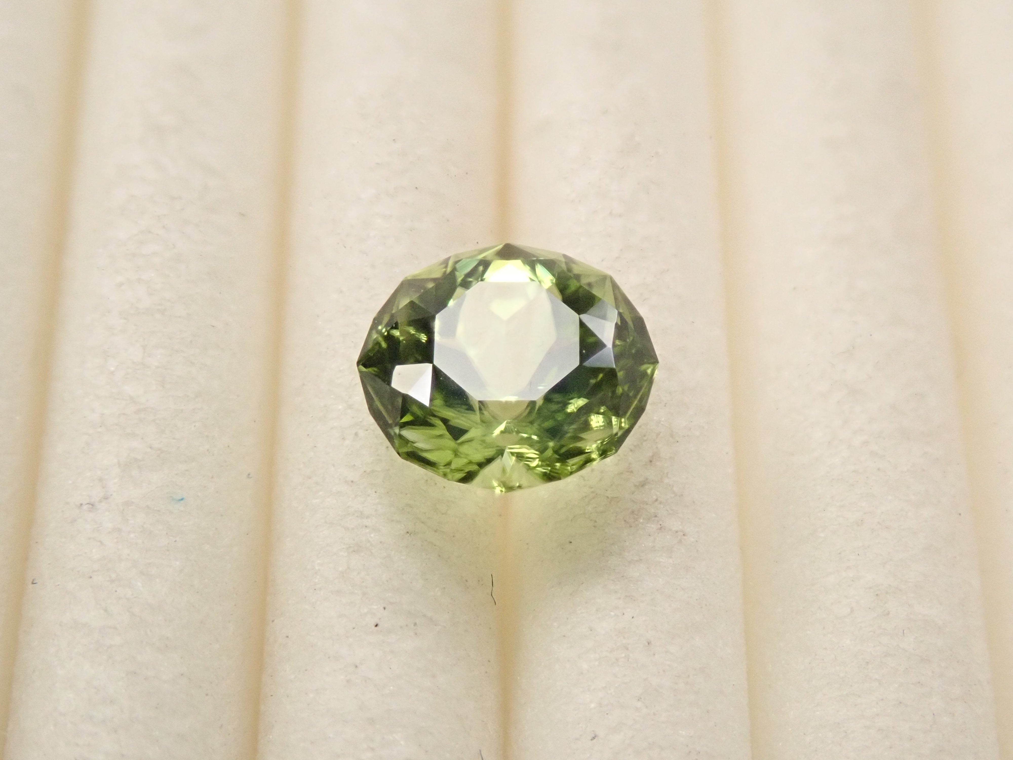 【12/14 22時販売】アメリカ産ペリドット 5.1mm/0.573ctルース