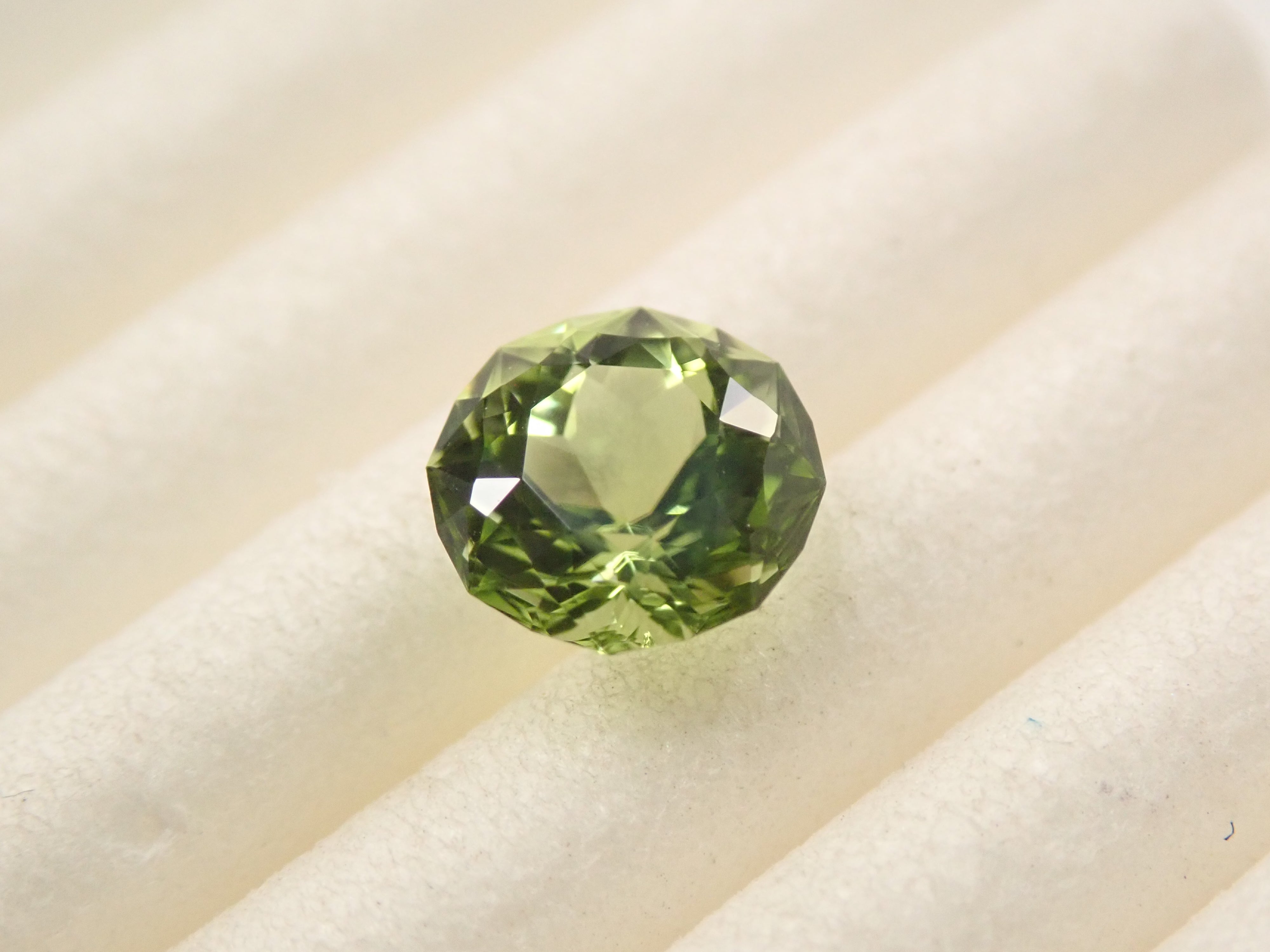 【12/14 22時販売】アメリカ産ペリドット 5.1mm/0.573ctルース