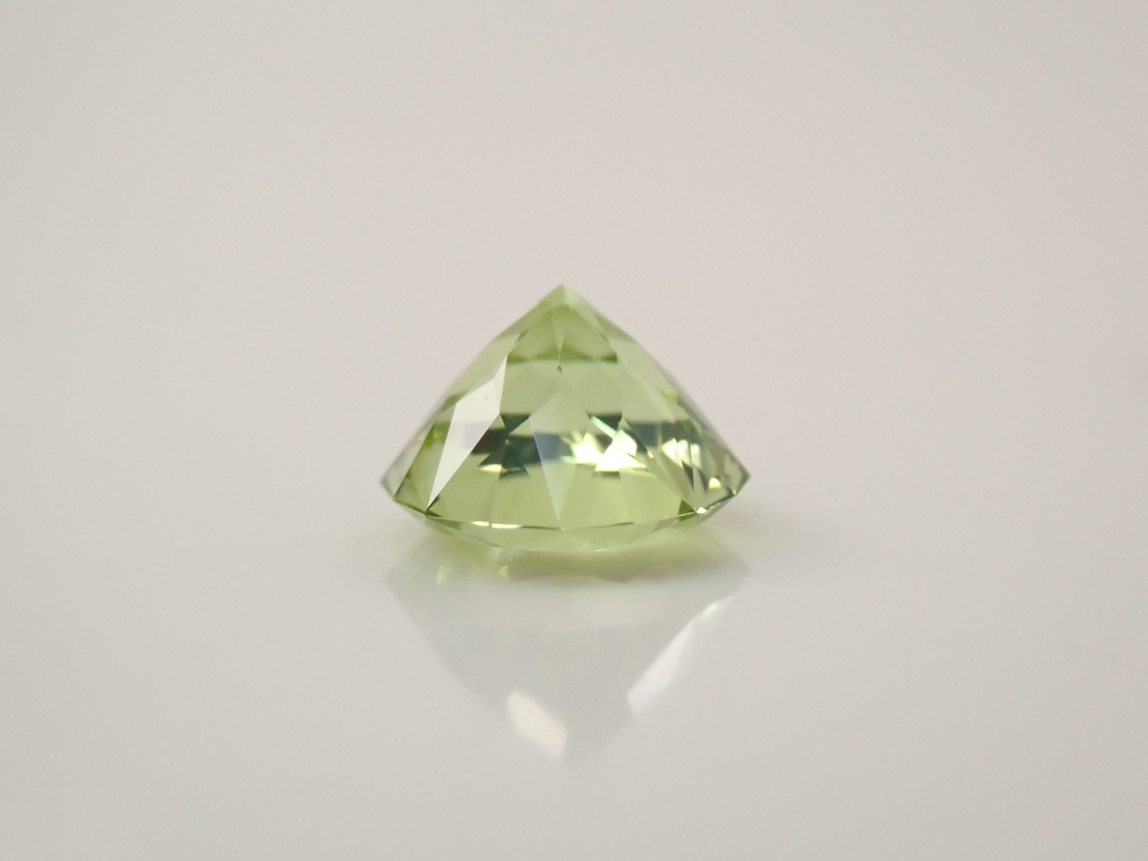 【12/14 22時販売】アメリカ産ペリドット 5.1mm/0.573ctルース