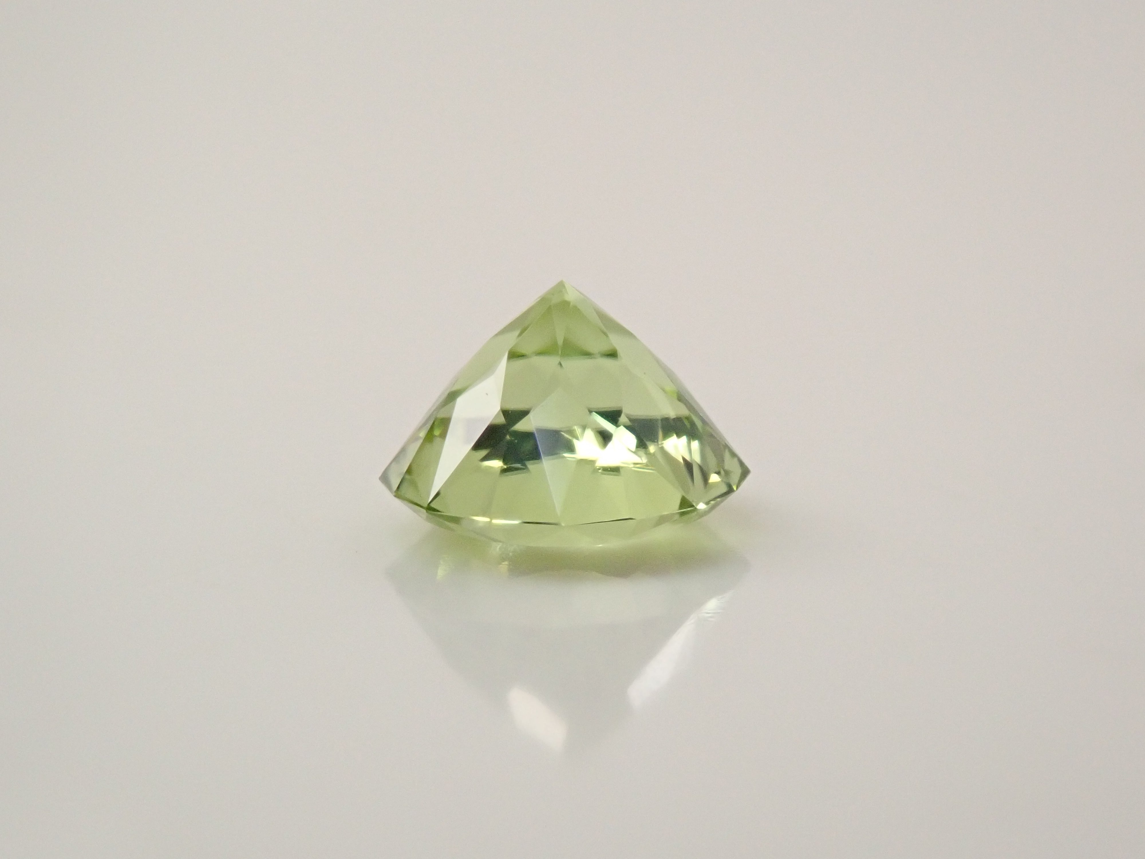 【12/14 22時販売】アメリカ産ペリドット 5.1mm/0.573ctルース