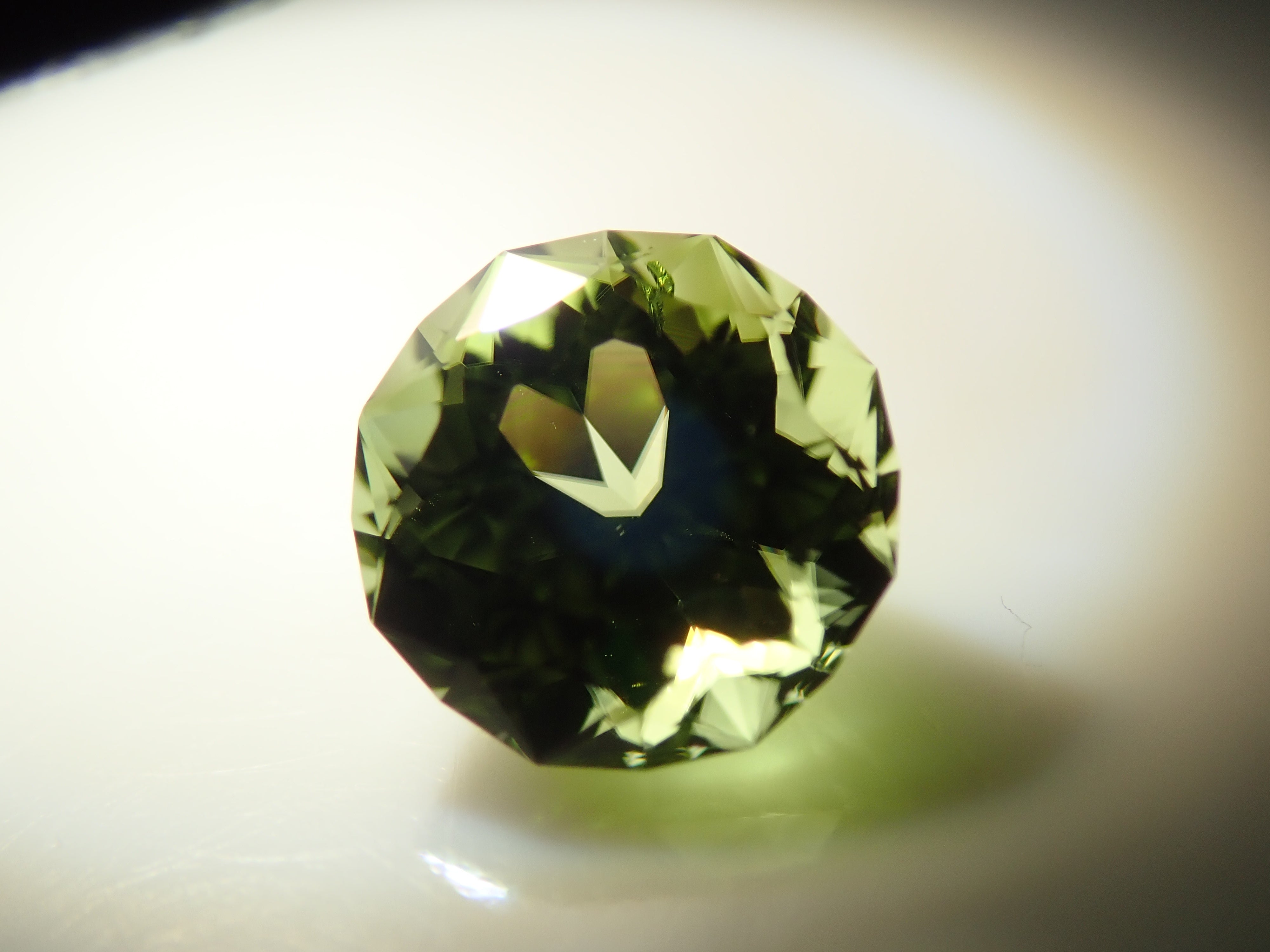 【12/14 22時販売】アメリカ産ペリドット 5.1mm/0.573ctルース