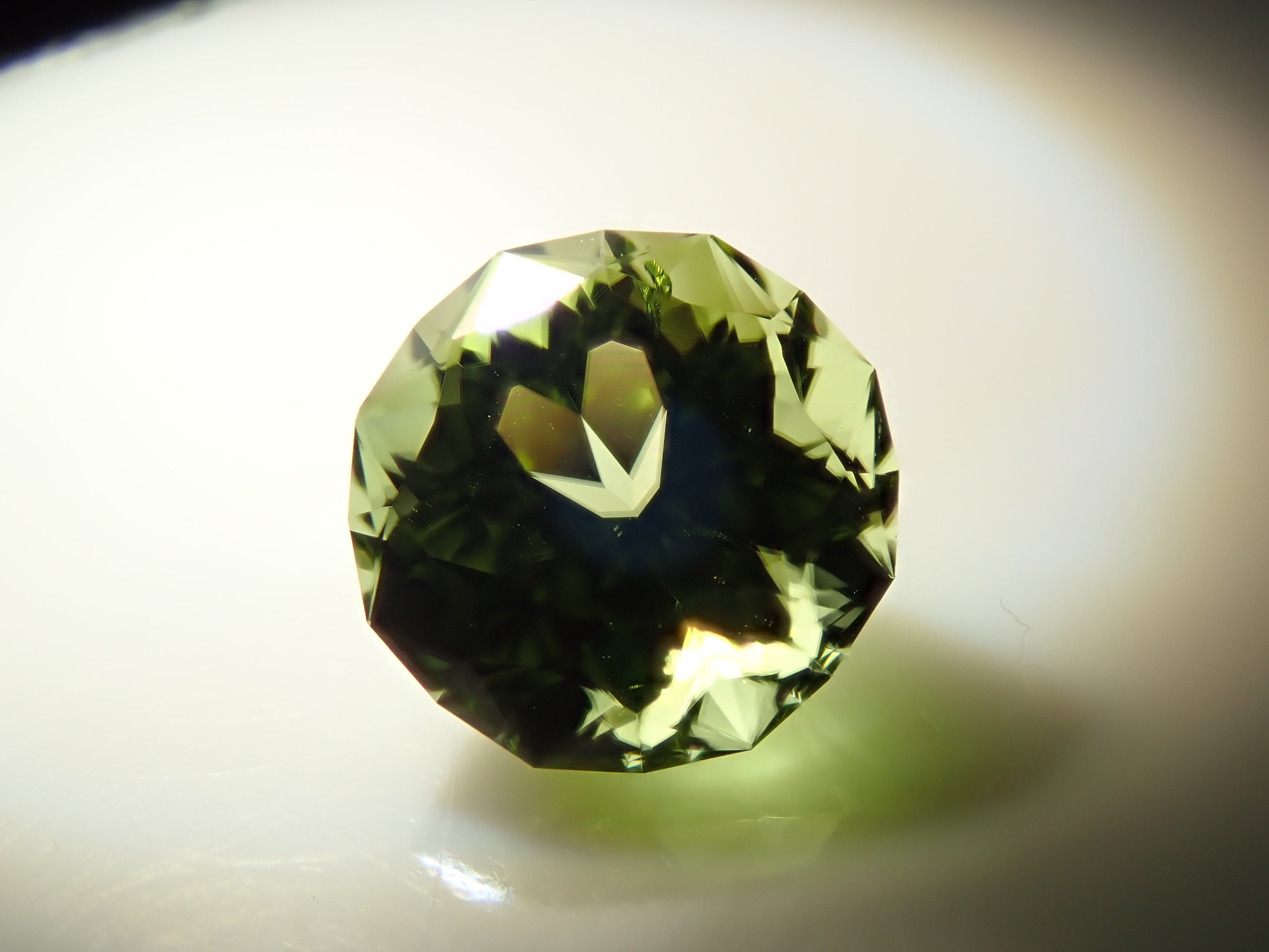 【12/14 22時販売】アメリカ産ペリドット 5.1mm/0.573ctルース