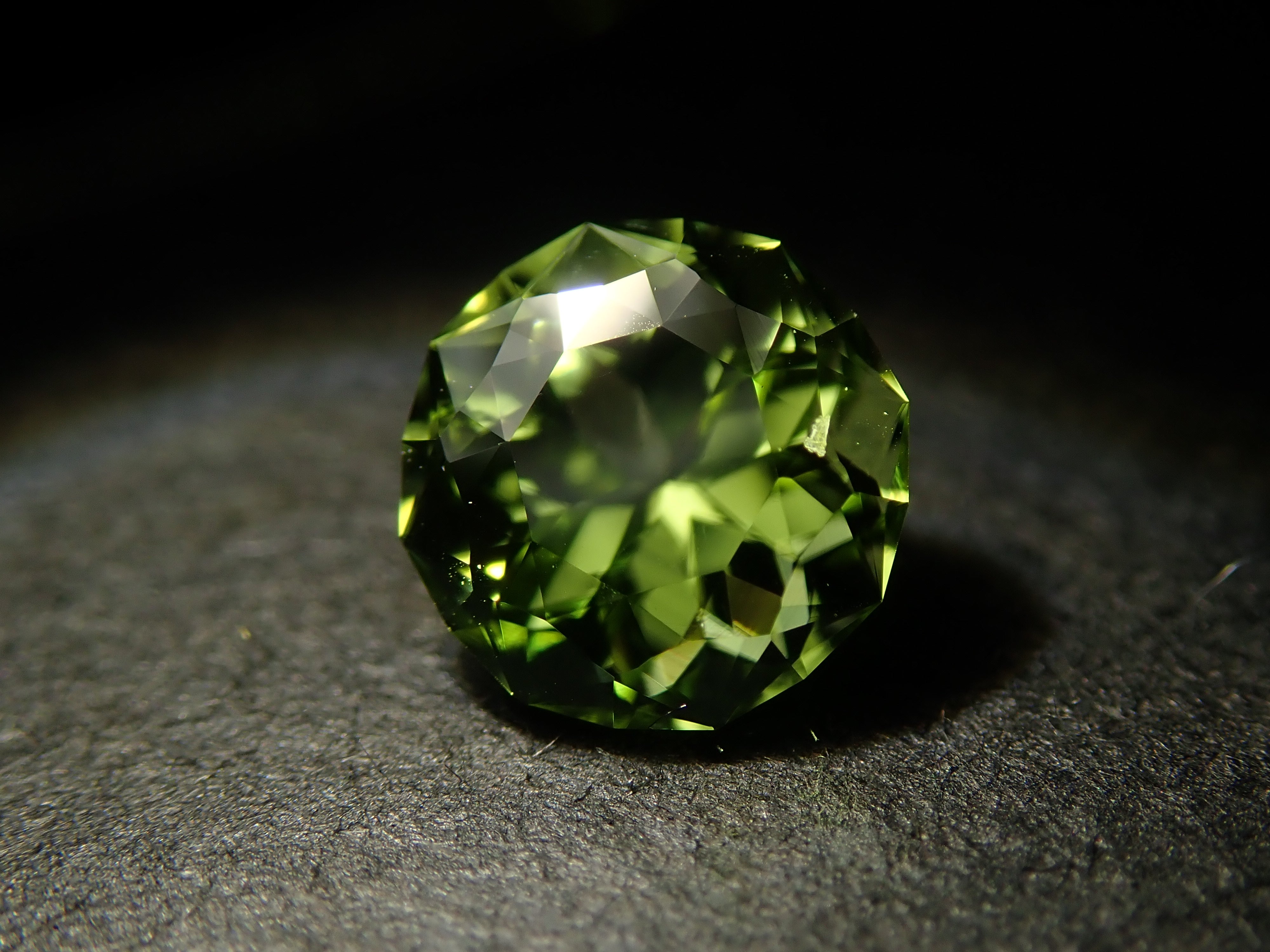 【12/14 22時販売】アメリカ産ペリドット 5.1mm/0.573ctルース