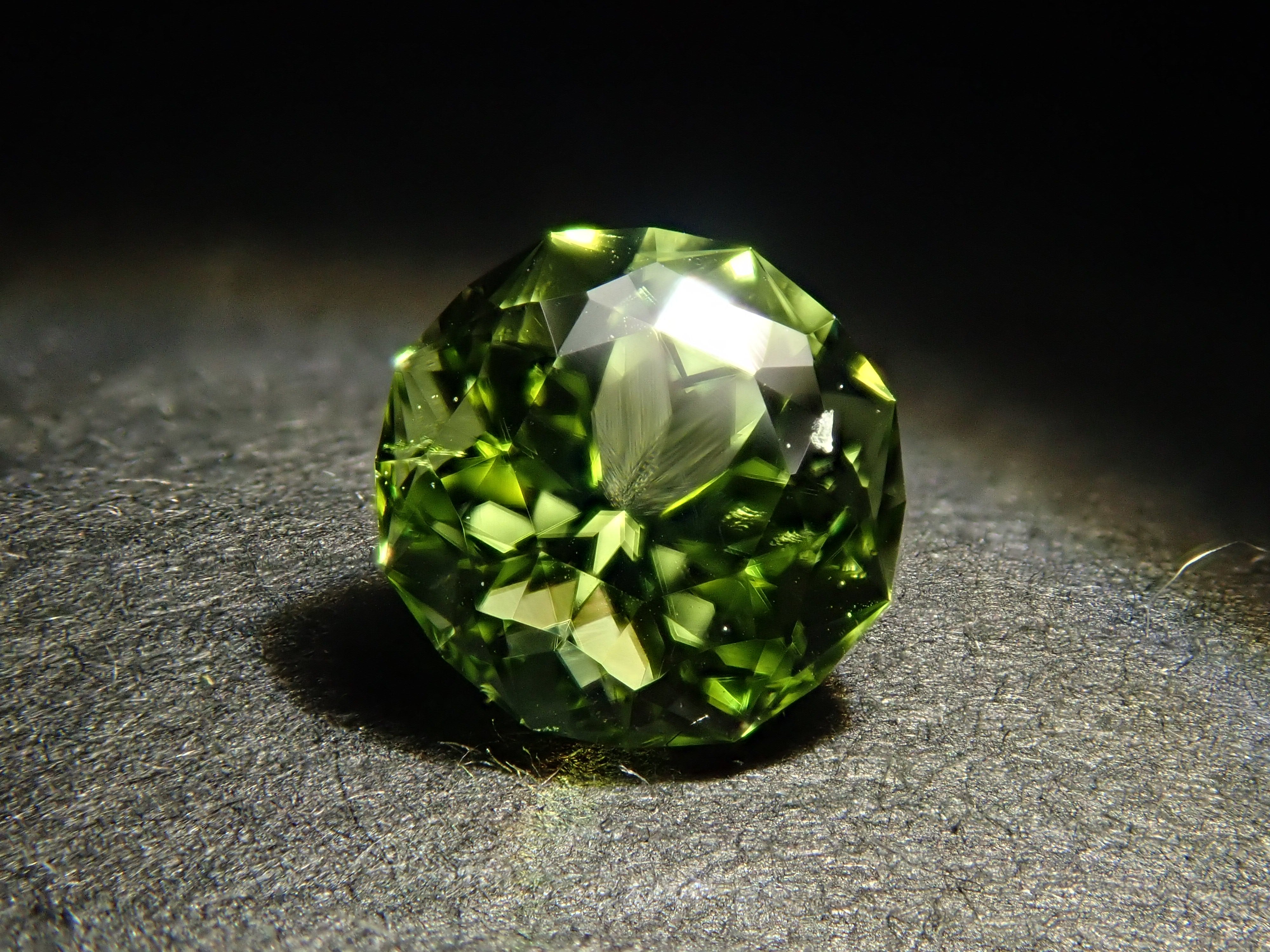 【12/14 22時販売】アメリカ産ペリドット 5.1mm/0.573ctルース