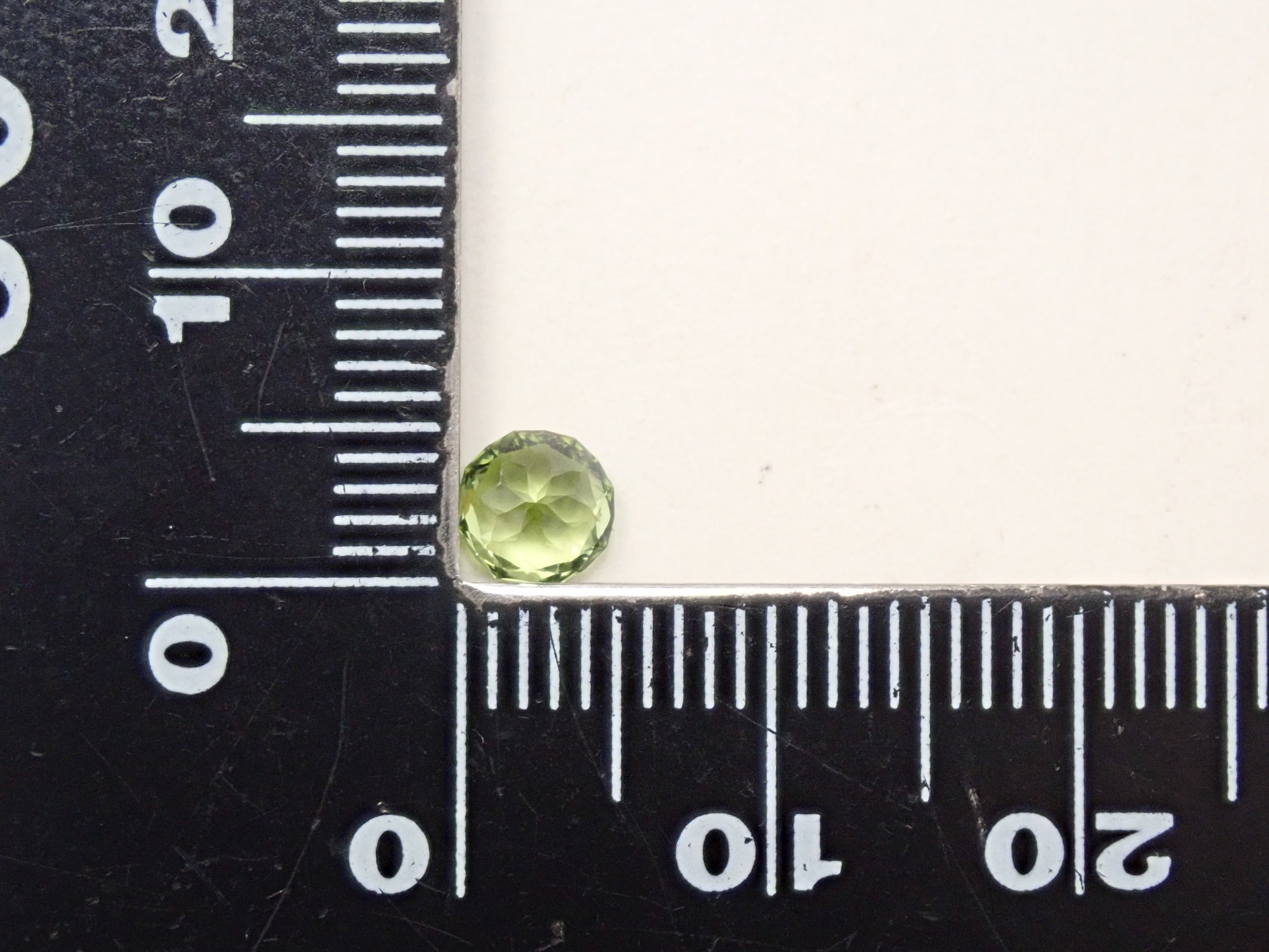 【12/14 22時販売】アメリカ産ペリドット 5.1mm/0.573ctルース