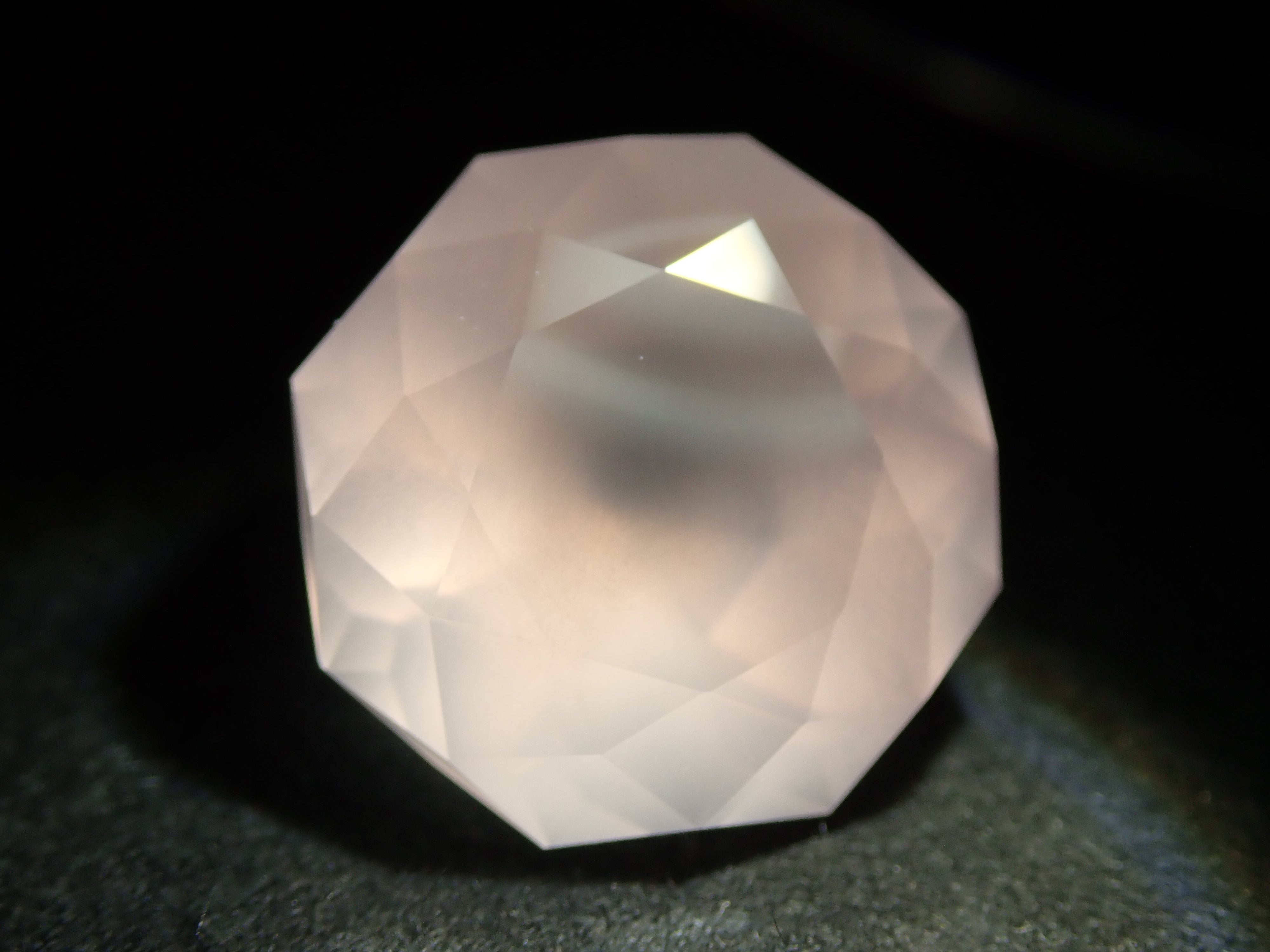 【12/16 22時販売】ブラジル産ローズクォーツ 4.019ctルース