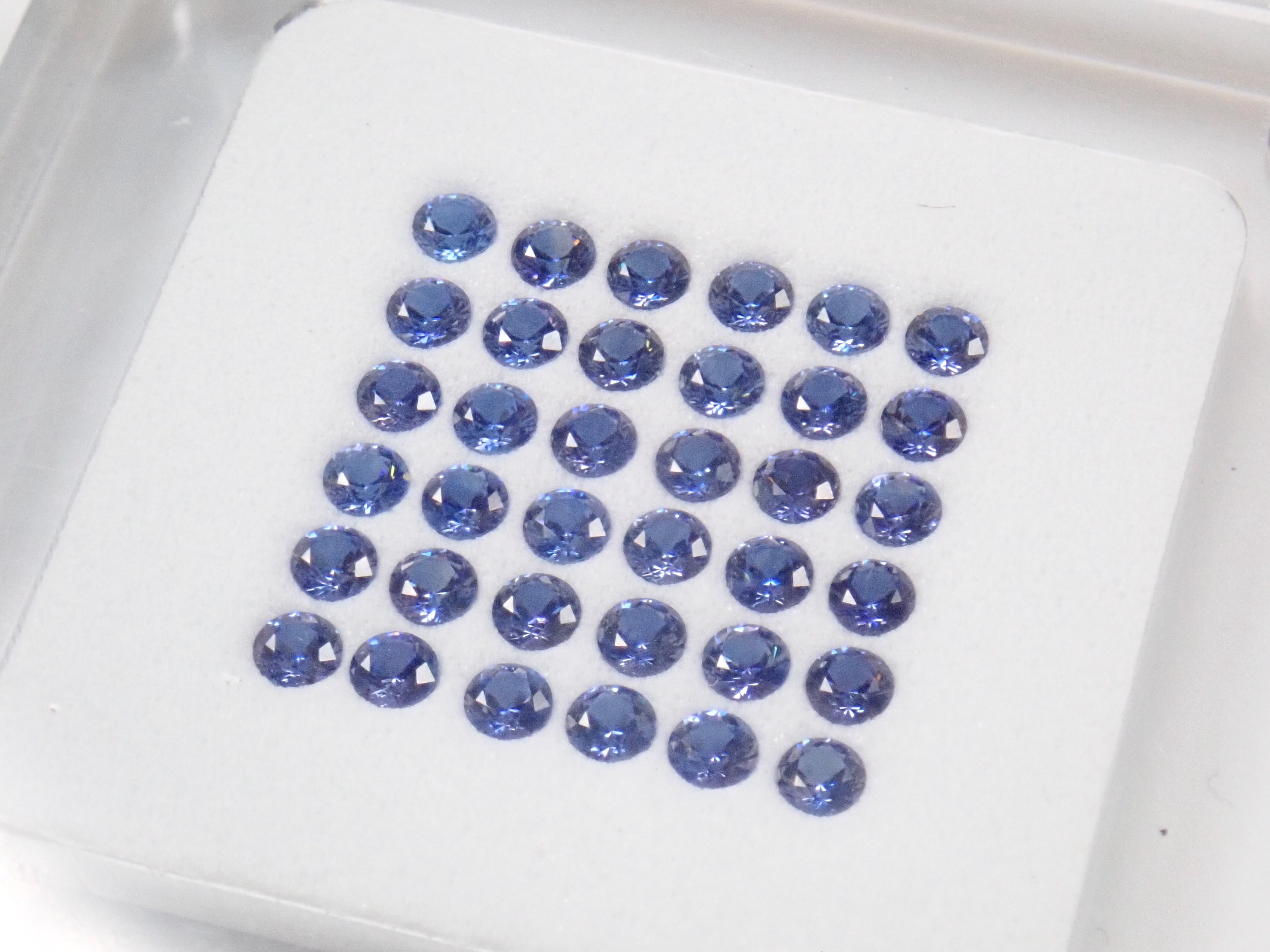 《12月キャンペーン特別企画》《残り僅か》トップクオリティのベニトアイト1石(2mm,ラウンドカット)ルース《複数購入割引有》