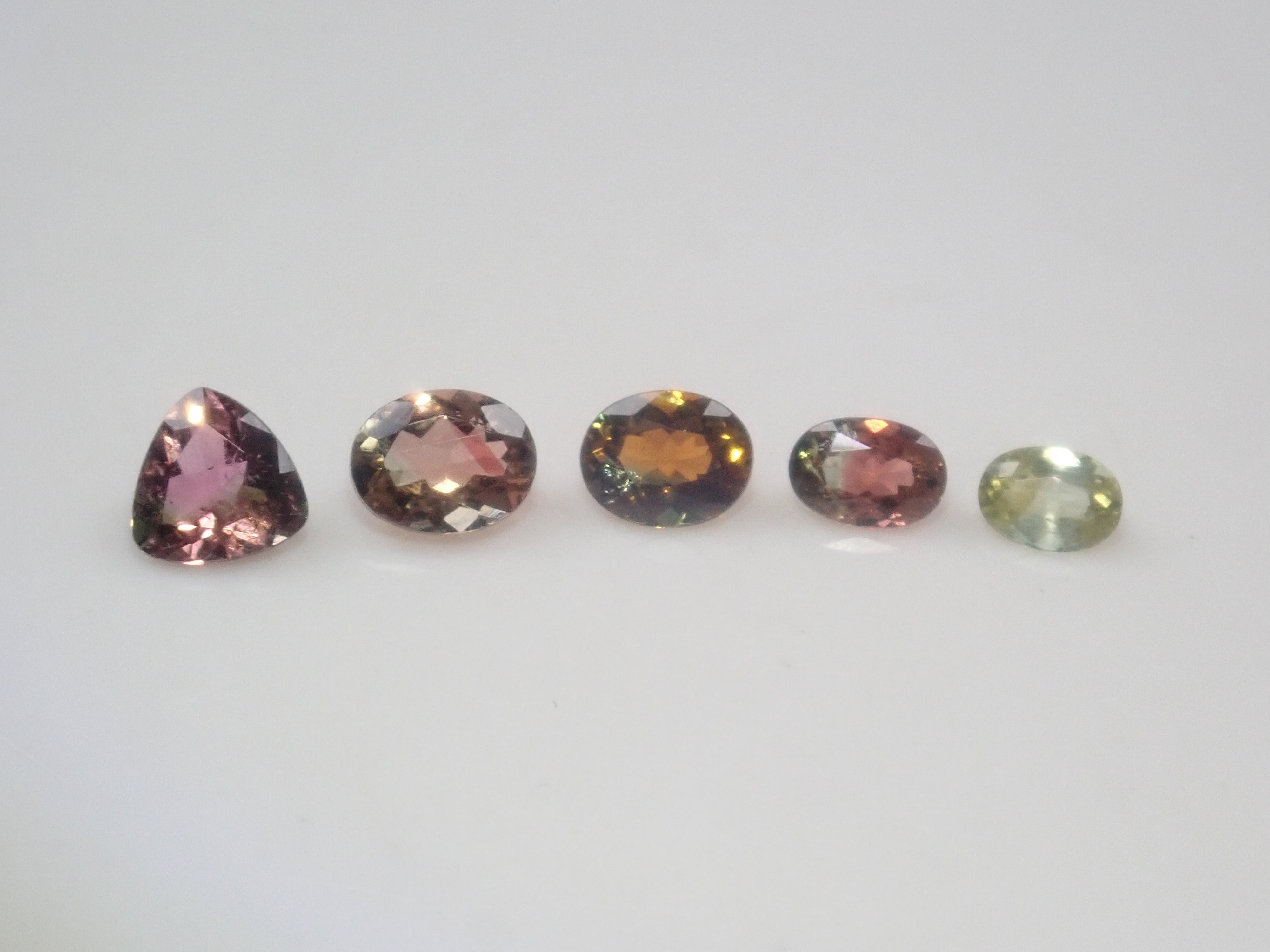 【11/13 22時販売】《限定10石》ジンバブエ産バイカラーユークレース、バイカラーサファイアなどバイカラーガチャ💎1石ルース《複数購入割引有》