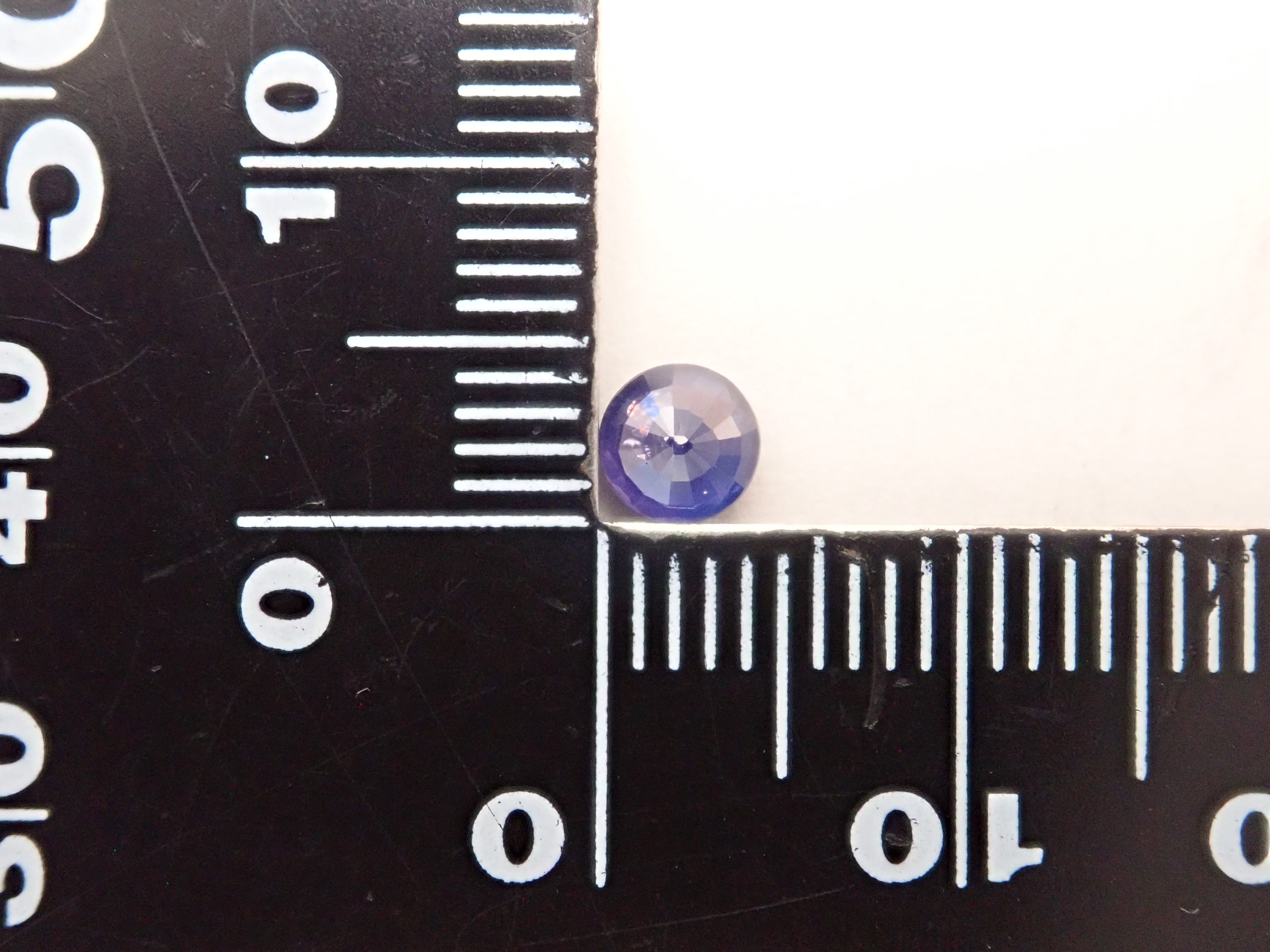 【1月19日晚間10點開售】馬達加斯加藍寶石 4.6毫米/0.472克拉 散裝