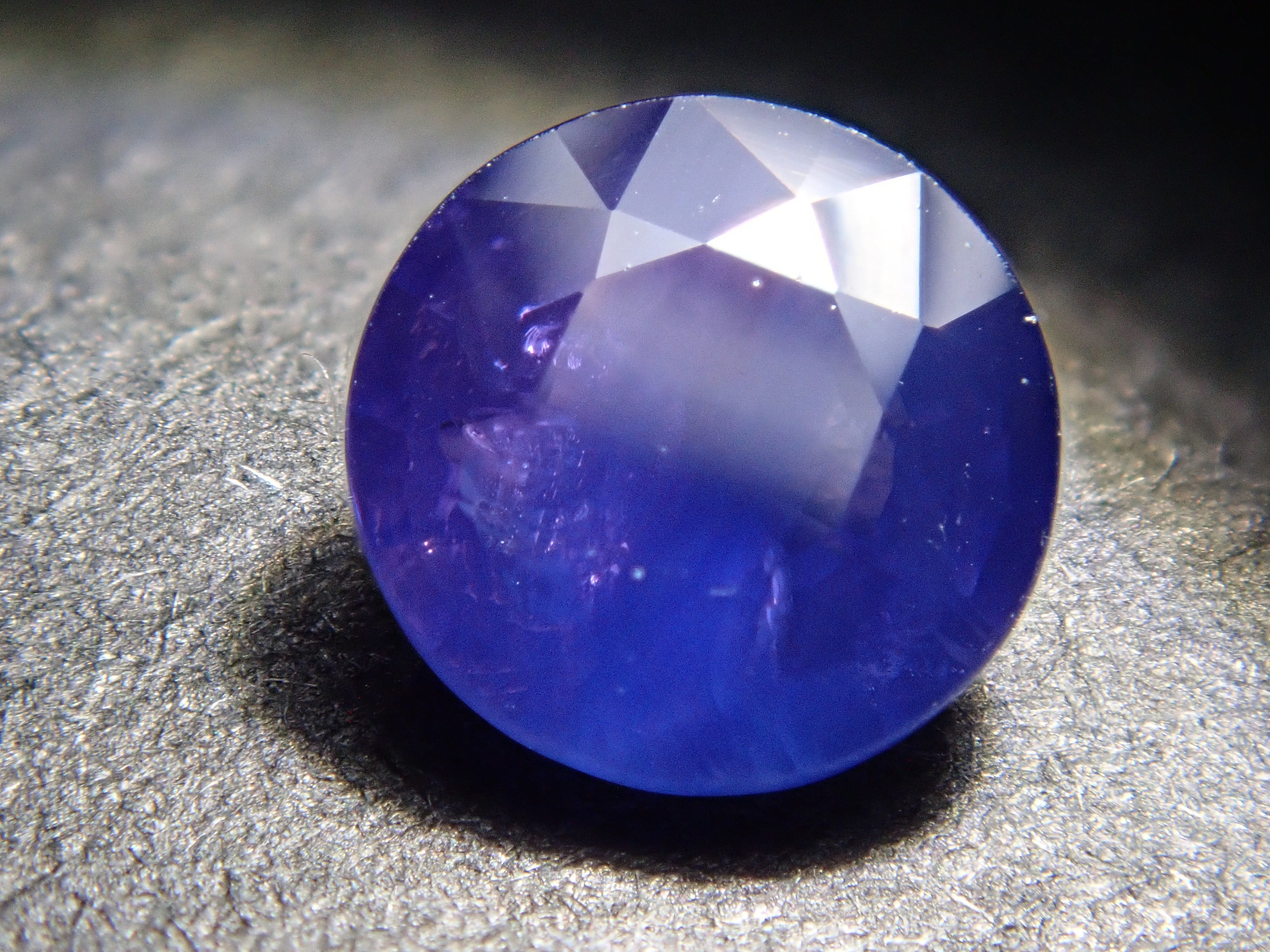 【1月19日晚間10點開售】馬達加斯加藍寶石 4.6毫米/0.472克拉 散裝