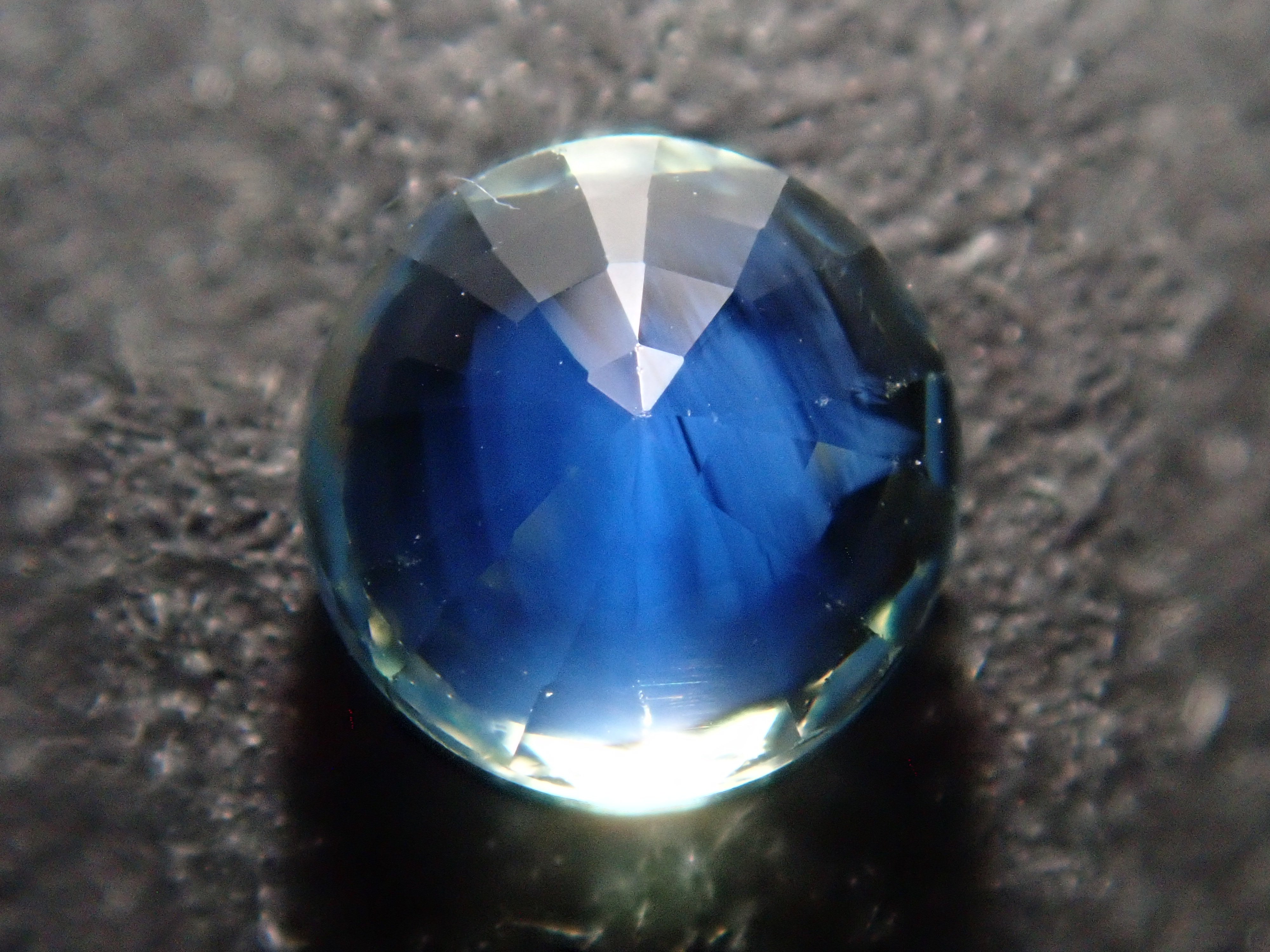 【12/19 22時販売】マダガスカル産バイカラーサファイア 4.5mm/0.637ctルース