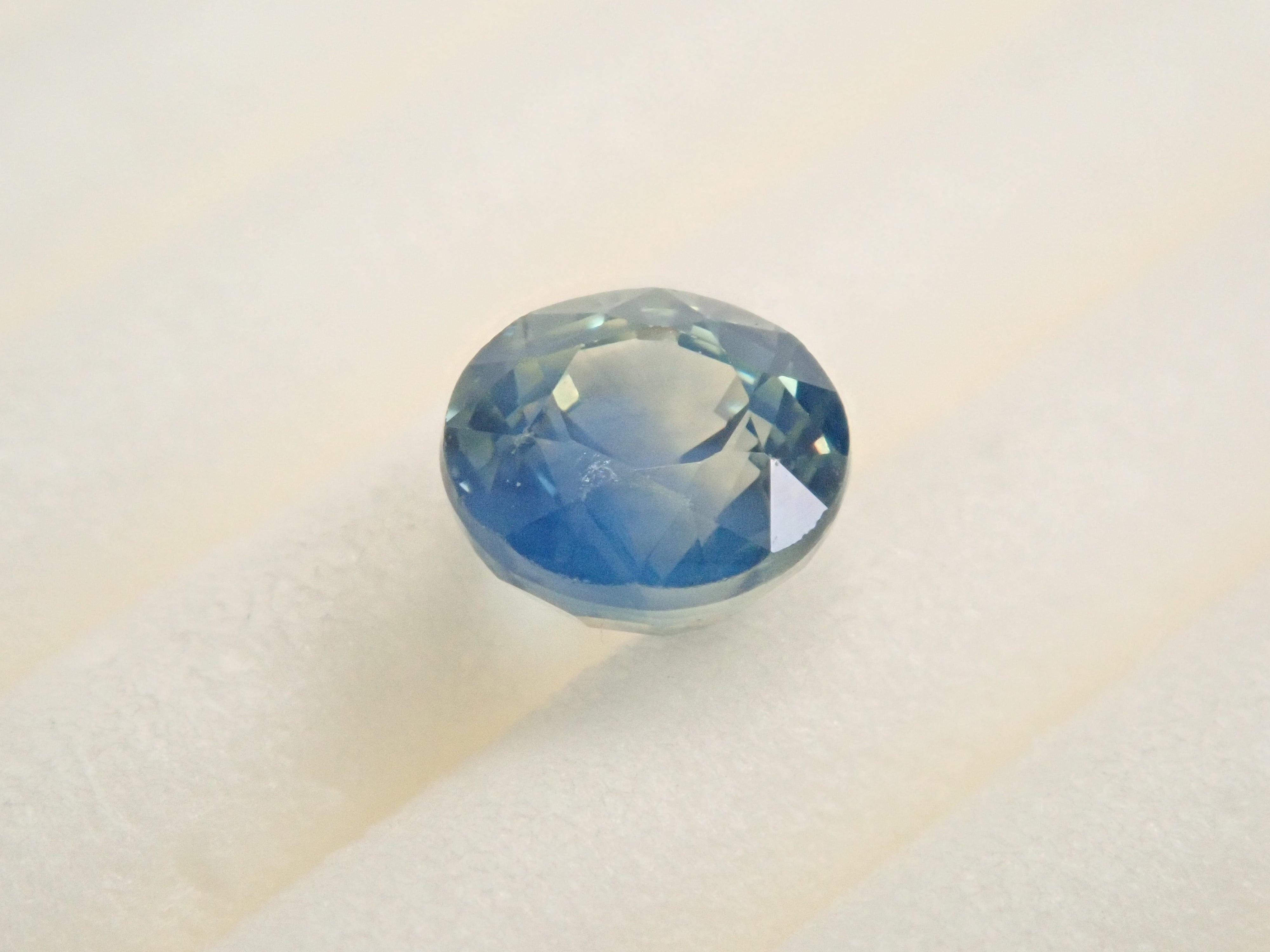 【12/19 22時販売】マダガスカル産バイカラーサファイア 4.5mm/0.637ctルース