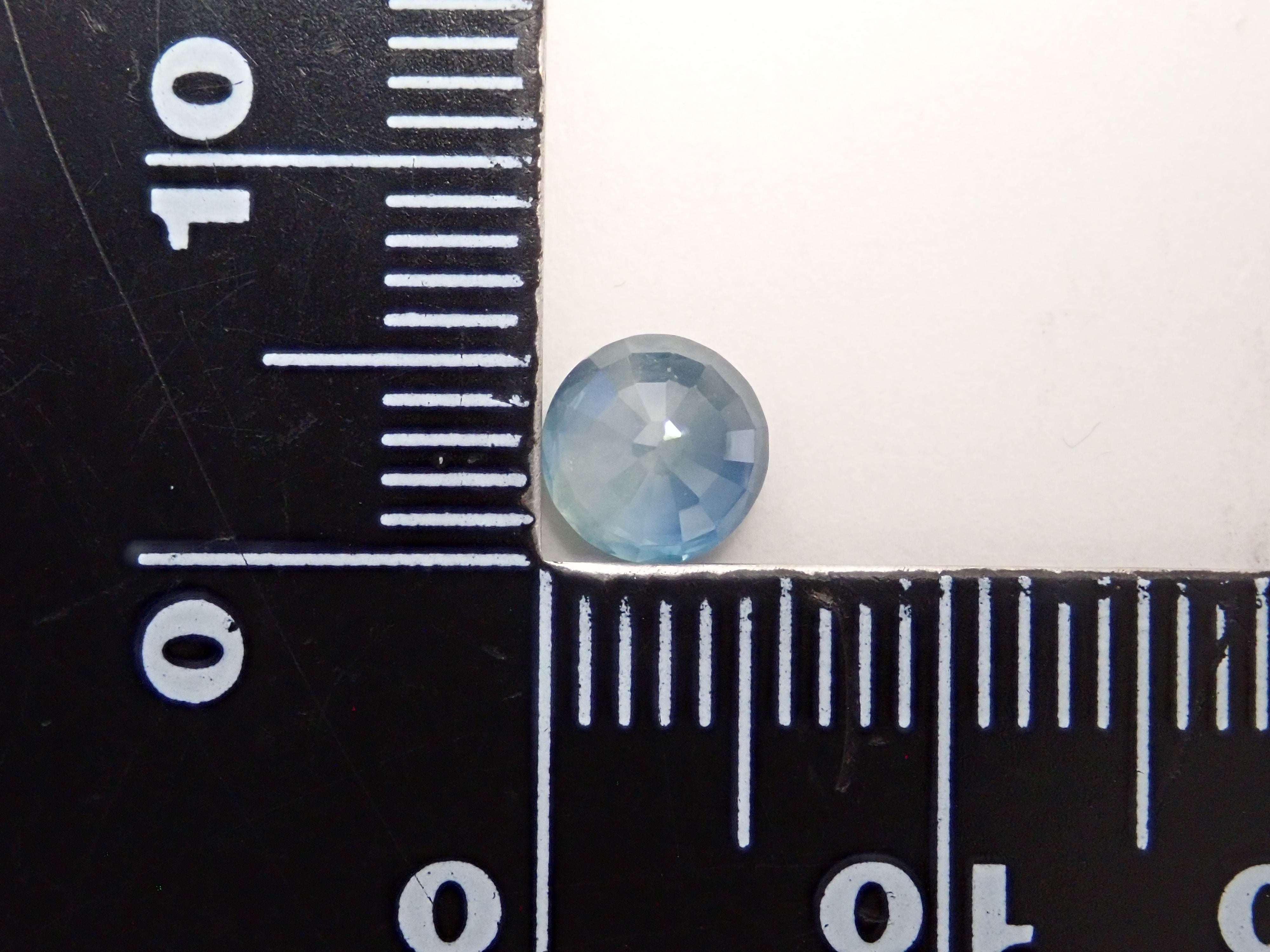 【12/21 22時販売】マダガスカル産バイカラーサファイア 5.8mm/1.006ctルース