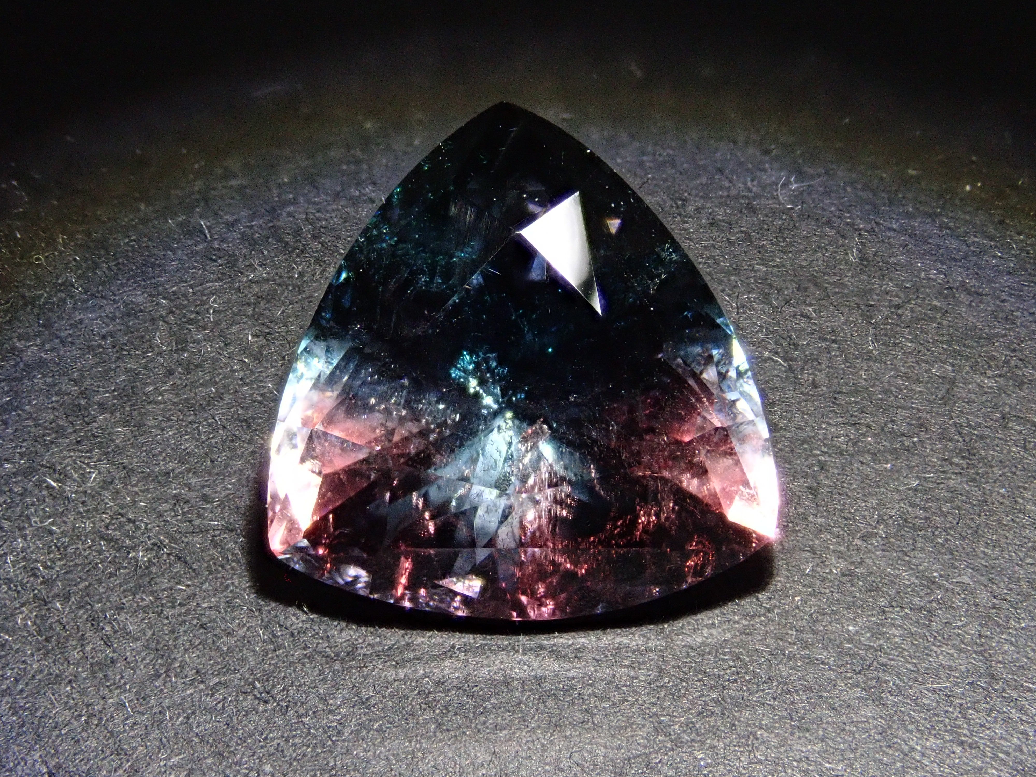 ブラジル産バイカラートルマリン 7.017ctルース