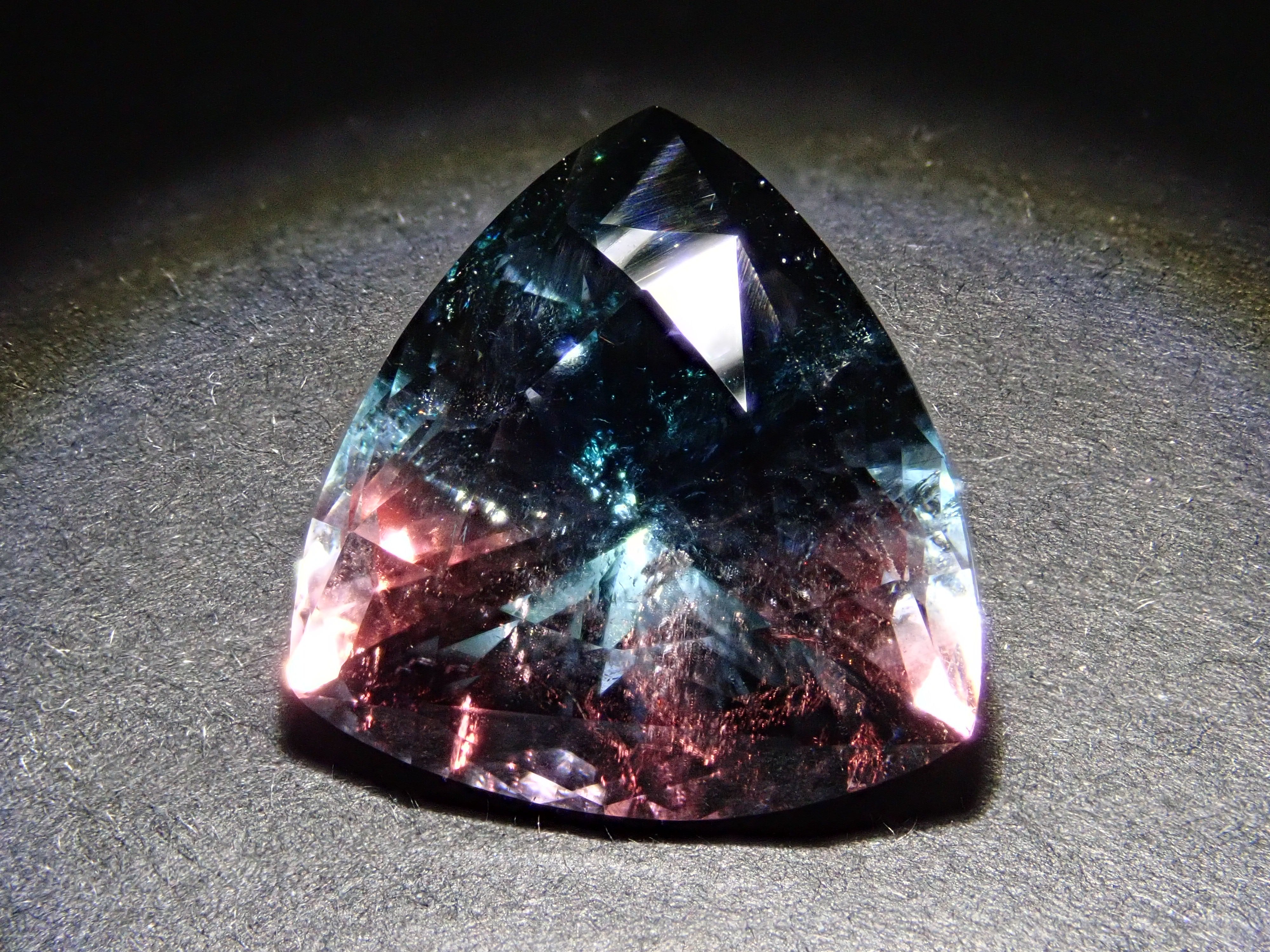 ブラジル産バイカラートルマリン 7.017ctルース