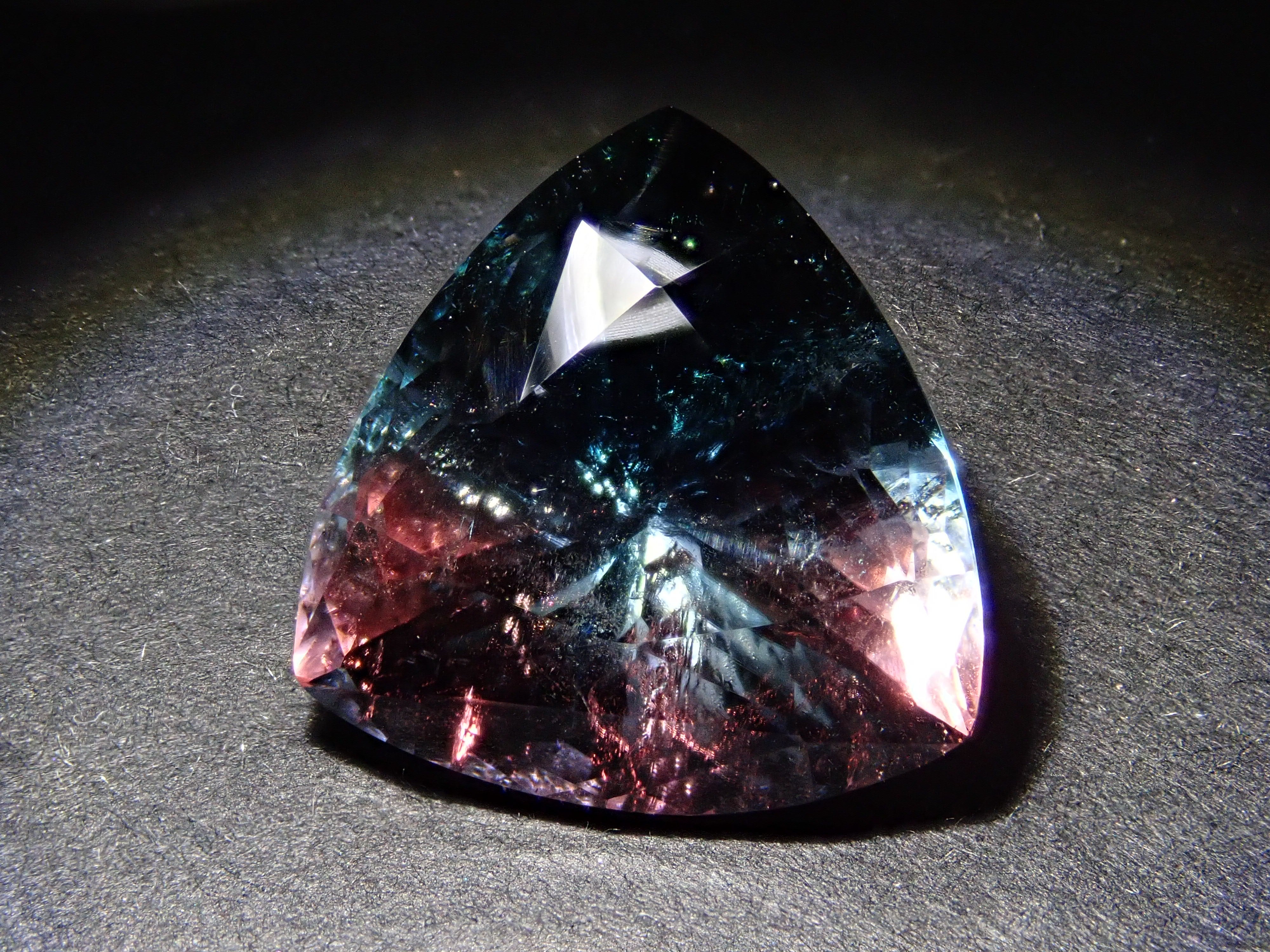 ブラジル産バイカラートルマリン 7.017ctルース