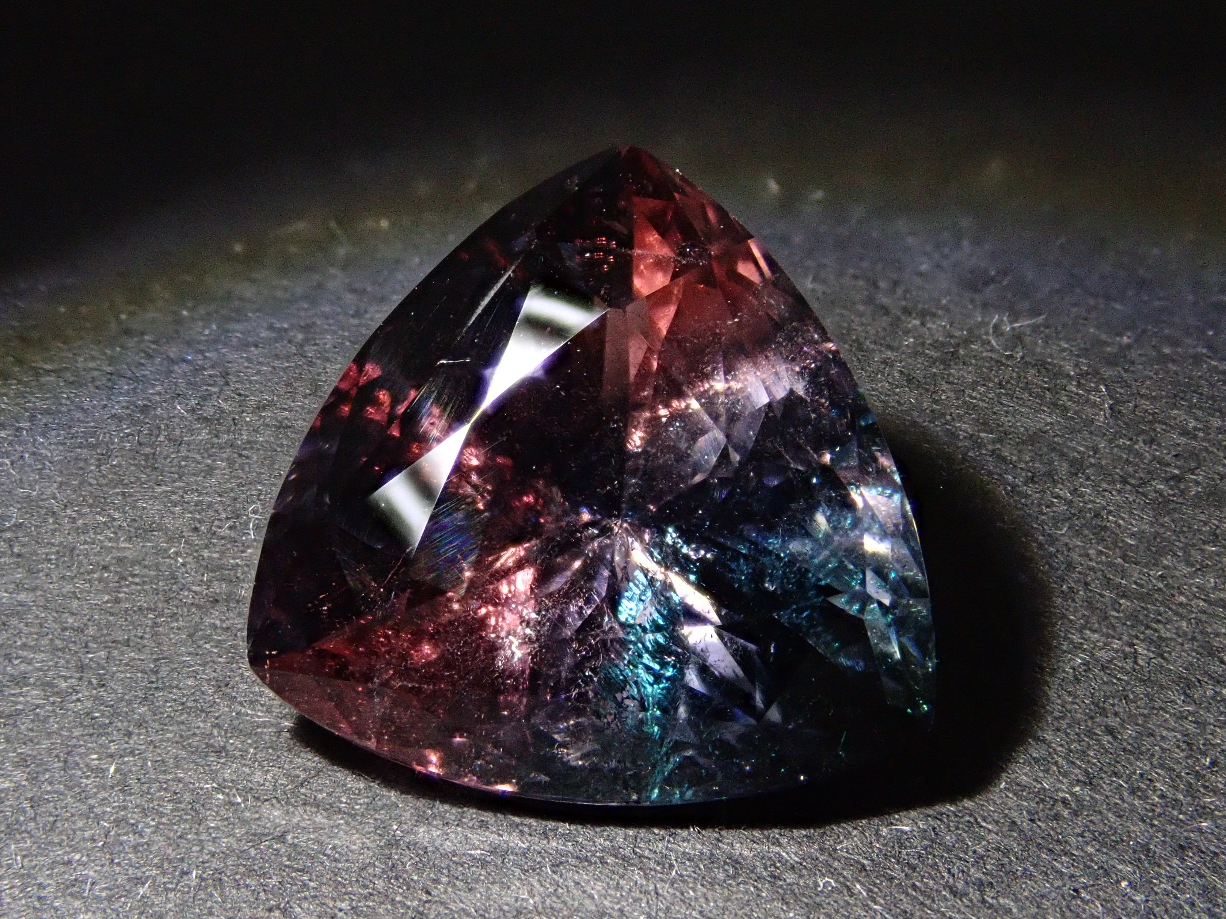 ブラジル産バイカラートルマリン 7.017ctルース