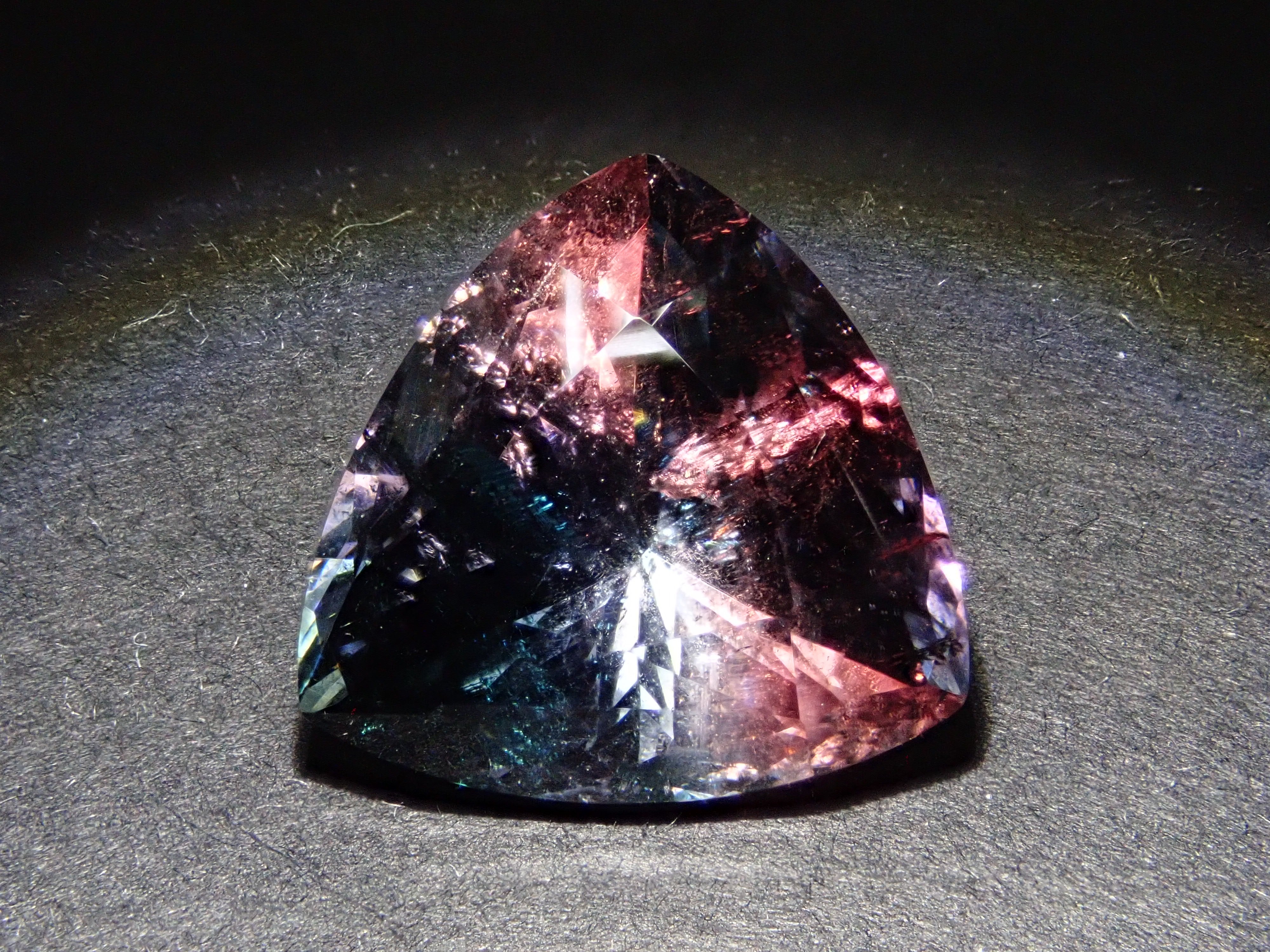 ブラジル産バイカラートルマリン 7.017ctルース