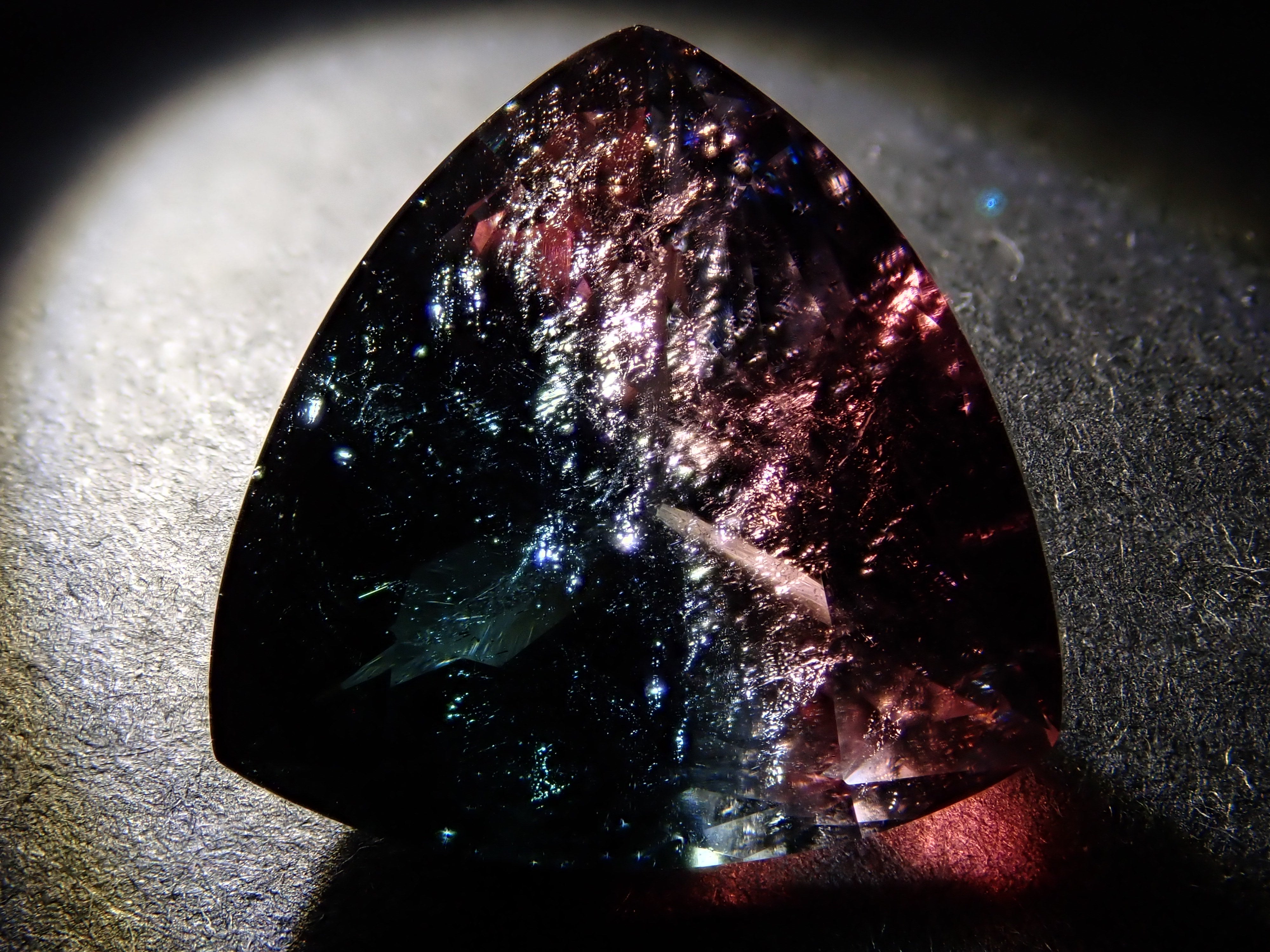 ブラジル産バイカラートルマリン 7.017ctルース