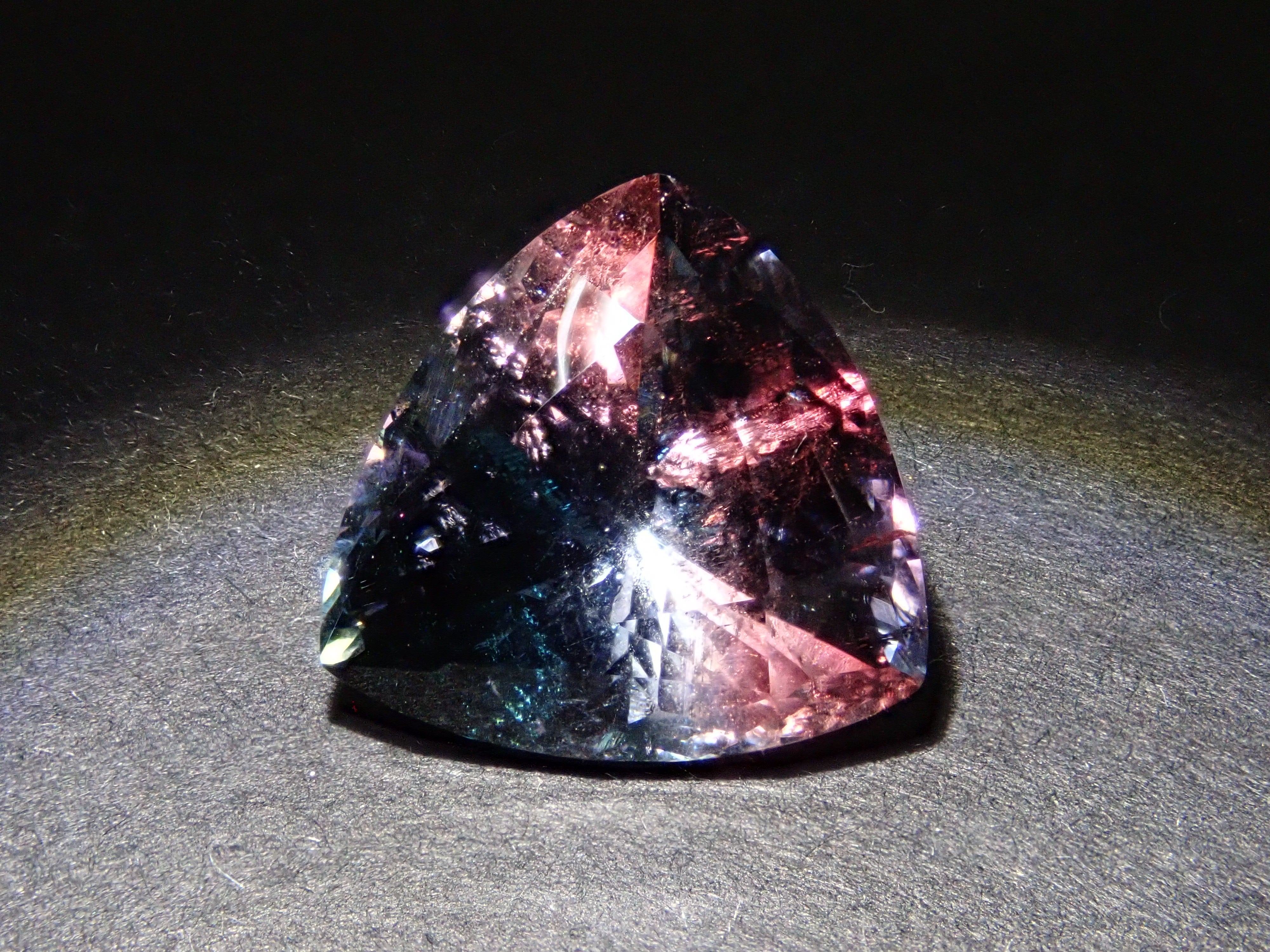 ブラジル産バイカラートルマリン 7.017ctルース