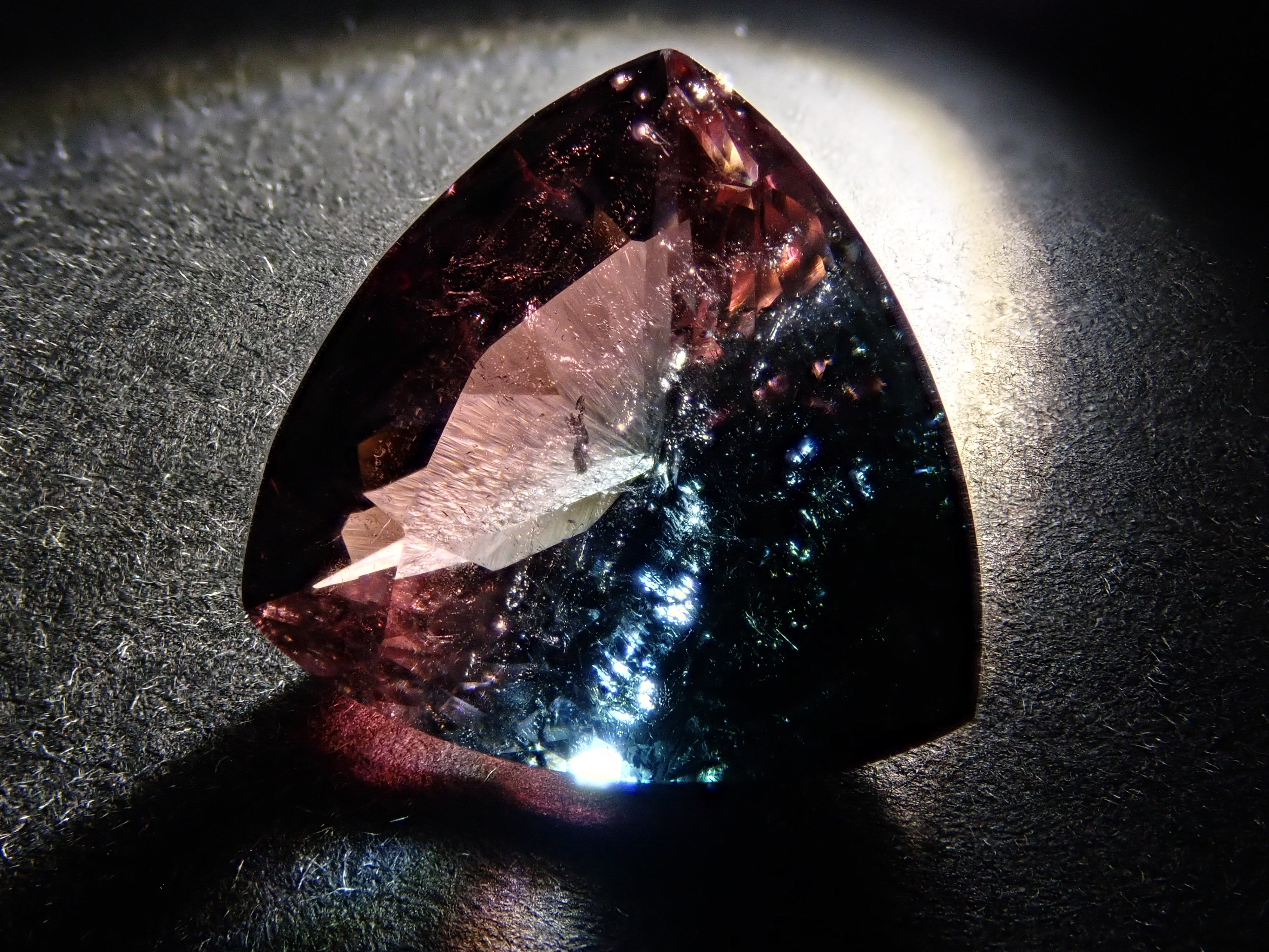 ブラジル産バイカラートルマリン 7.017ctルース