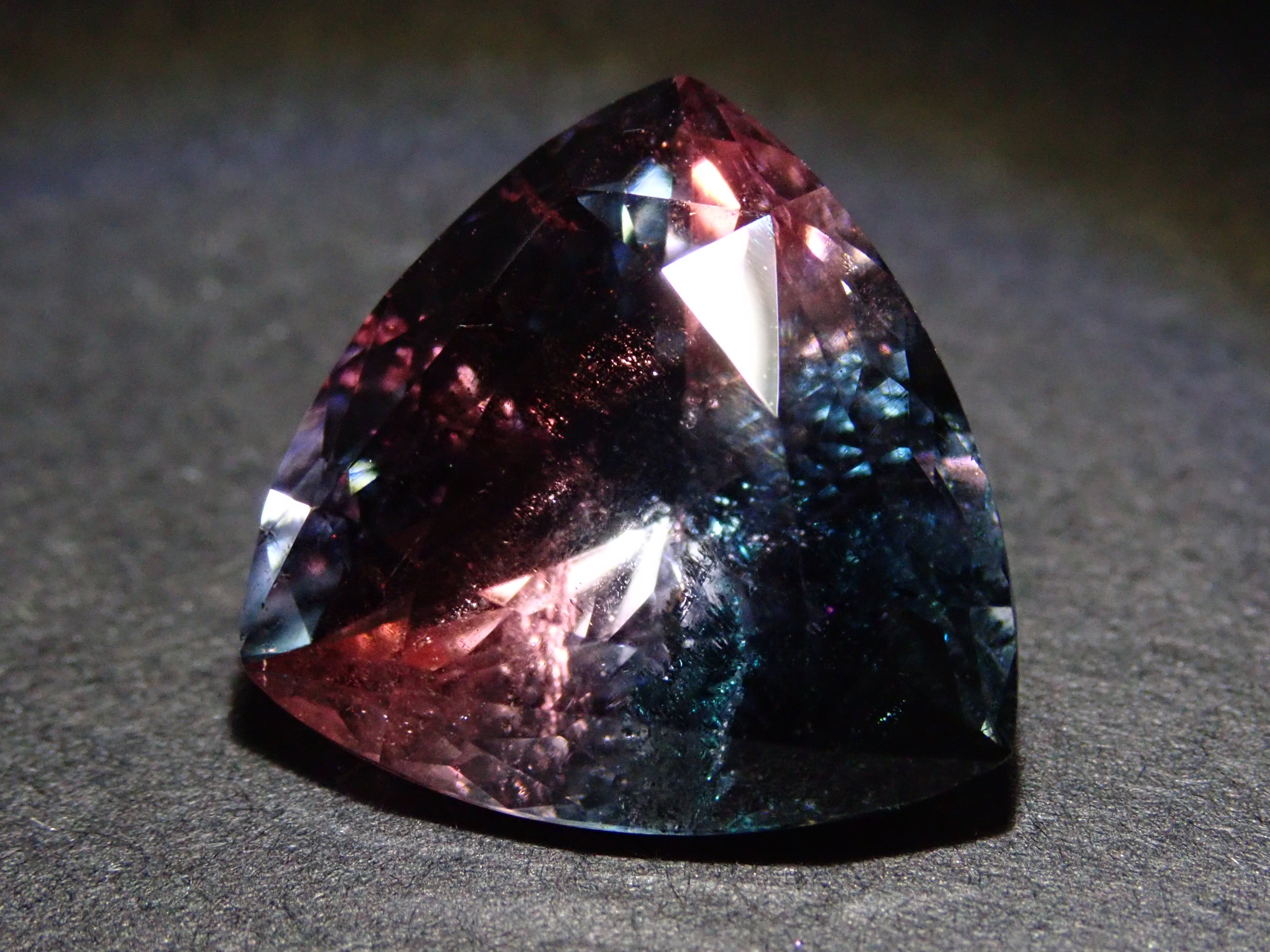 ブラジル産バイカラートルマリン 7.017ctルース