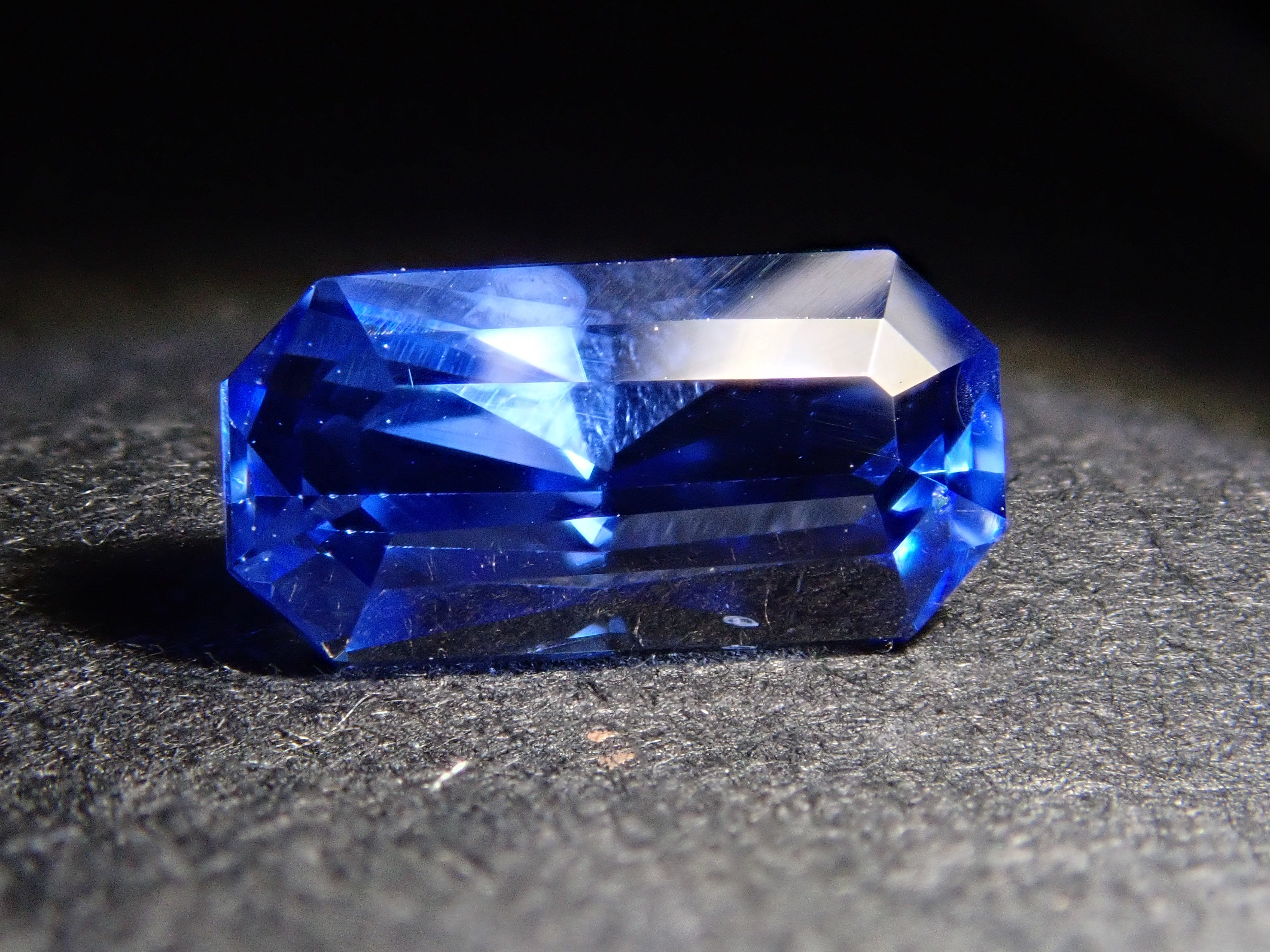 【12/21 22時販売】スリランカ産ブルーサファイア 1.008ctルース