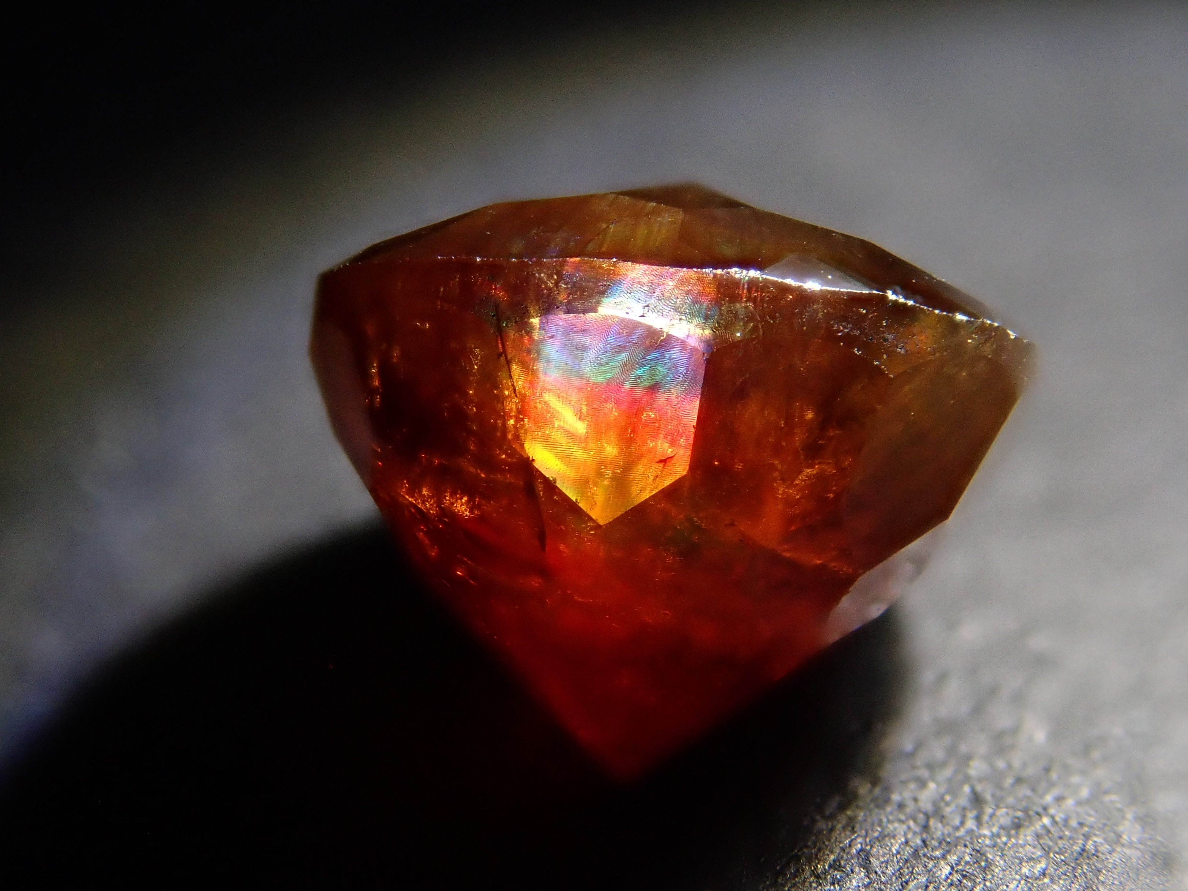 【12/21 22時販売】奈良県天川村産レインボーガーネット(アンドラダイトガーネット) 7.0mm/2.135ctルース