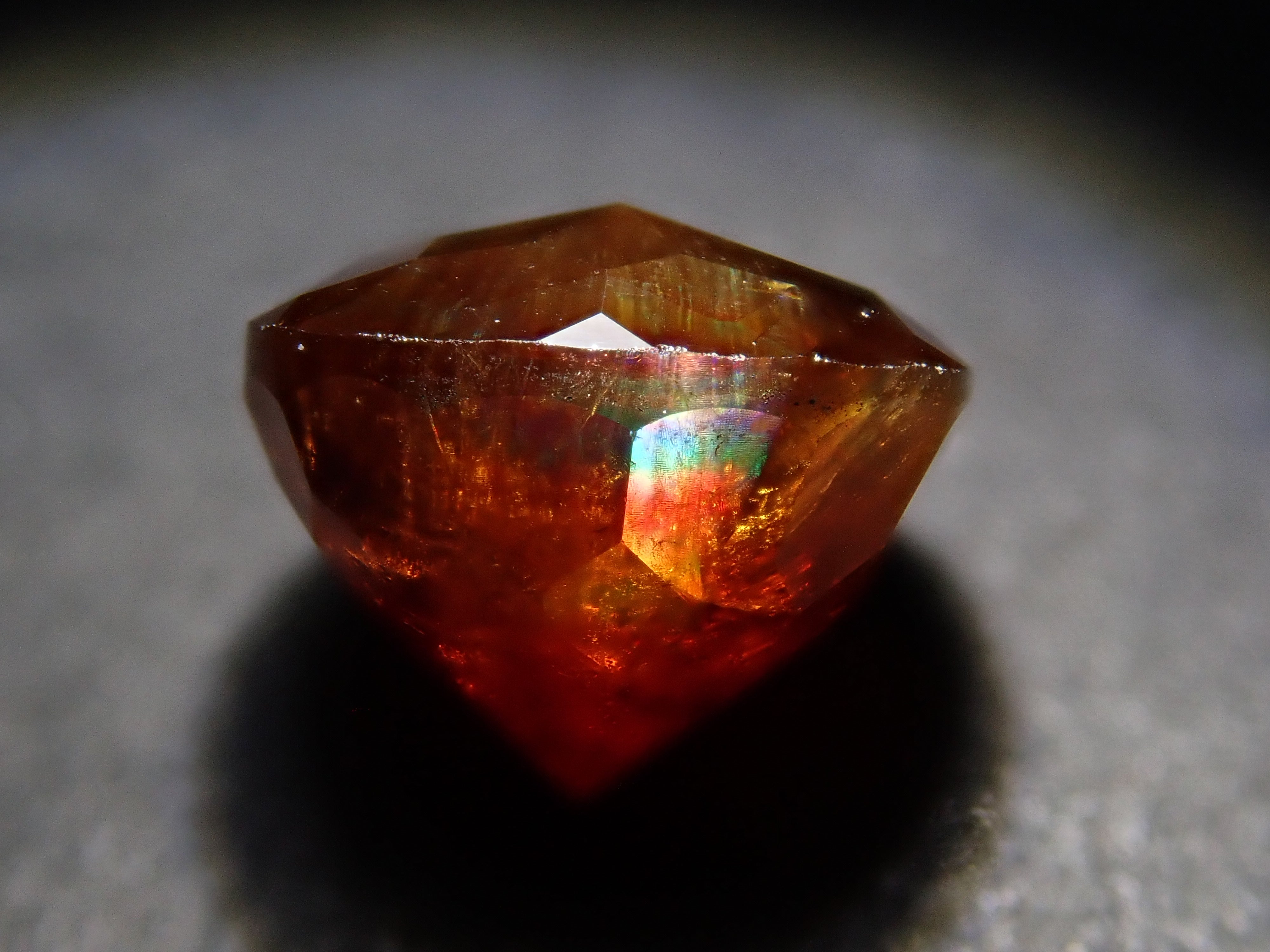 【12/21 22時販売】奈良県天川村産レインボーガーネット(アンドラダイトガーネット) 7.0mm/2.135ctルース