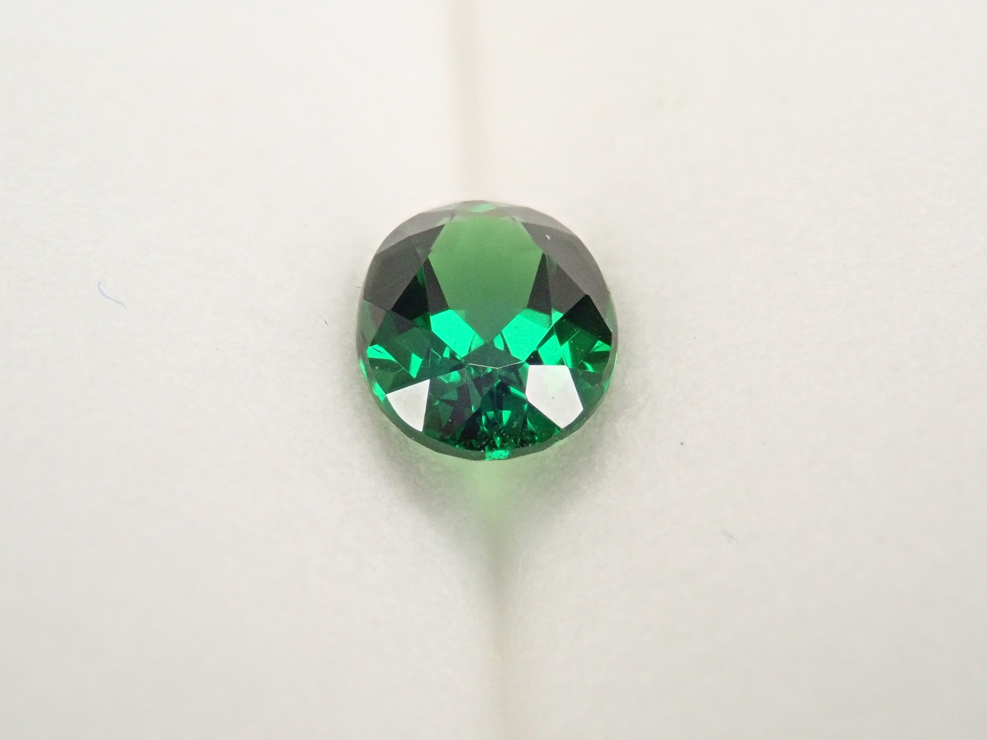 【1月10日晚間10點開賣】肯亞沙弗萊石 0.806克拉裸石