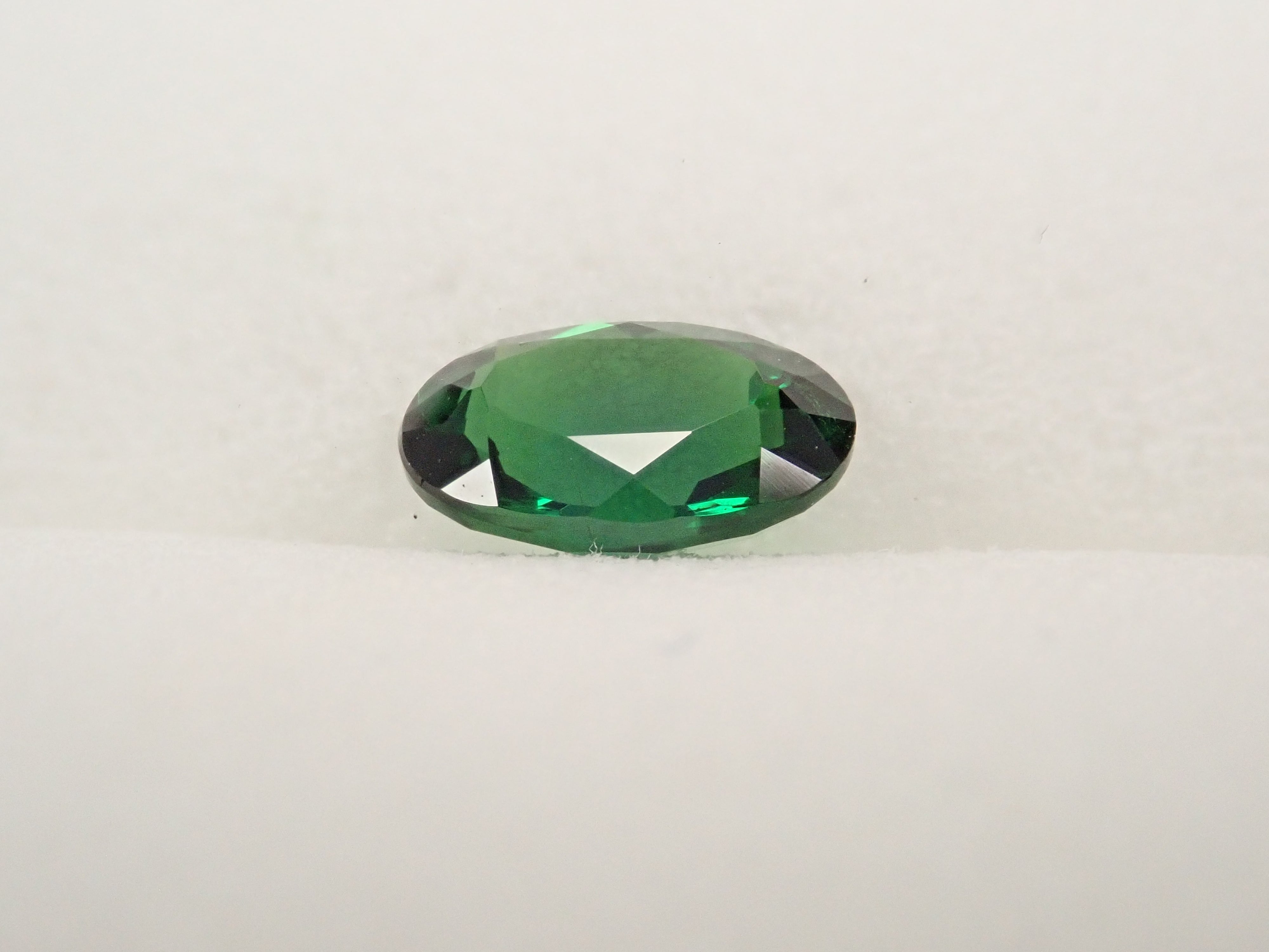 【1月10日晚間10點開賣】肯亞沙弗萊石 0.806克拉裸石