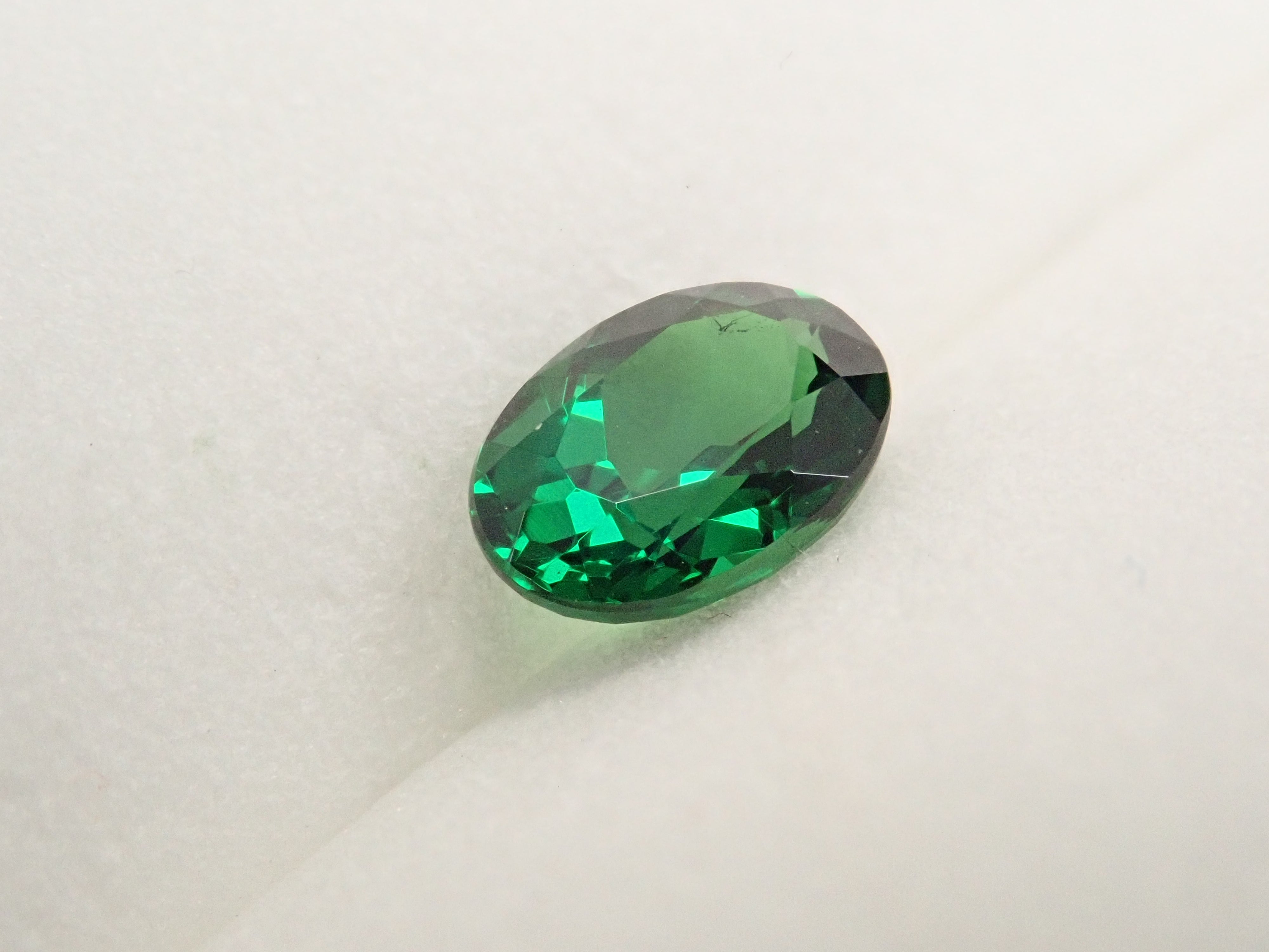 【1月10日晚間10點開賣】肯亞沙弗萊石 0.806克拉裸石