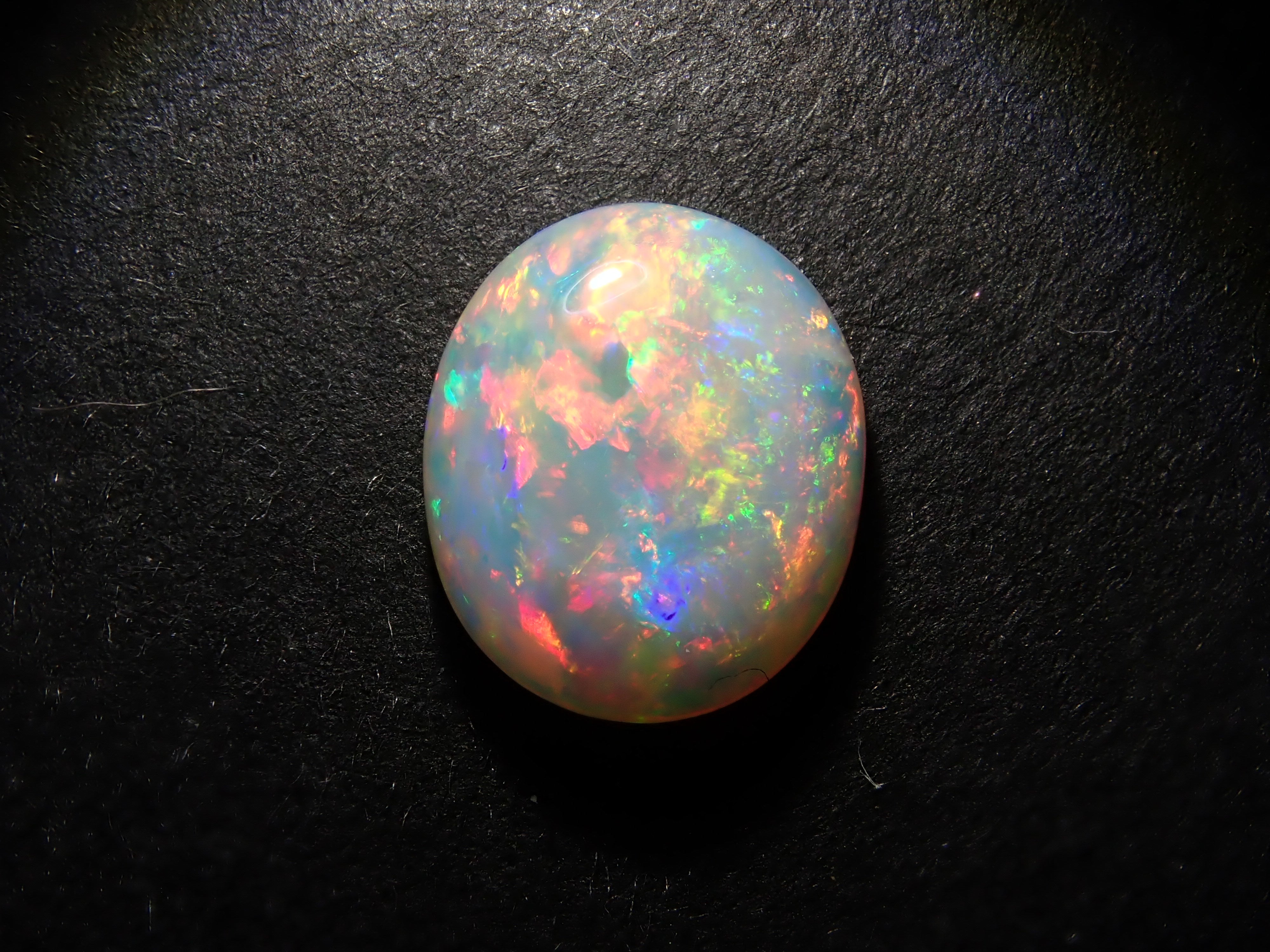 オーストラリア産ホワイトオパール 1.928ctルース