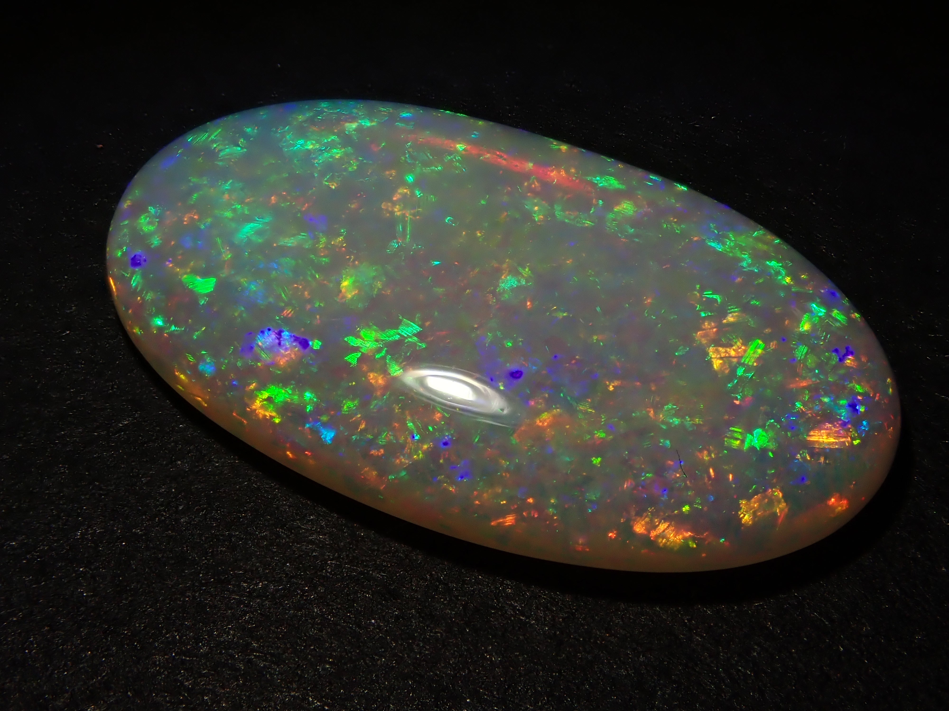 オーストラリア産ホワイトオパール 4.170ctルース