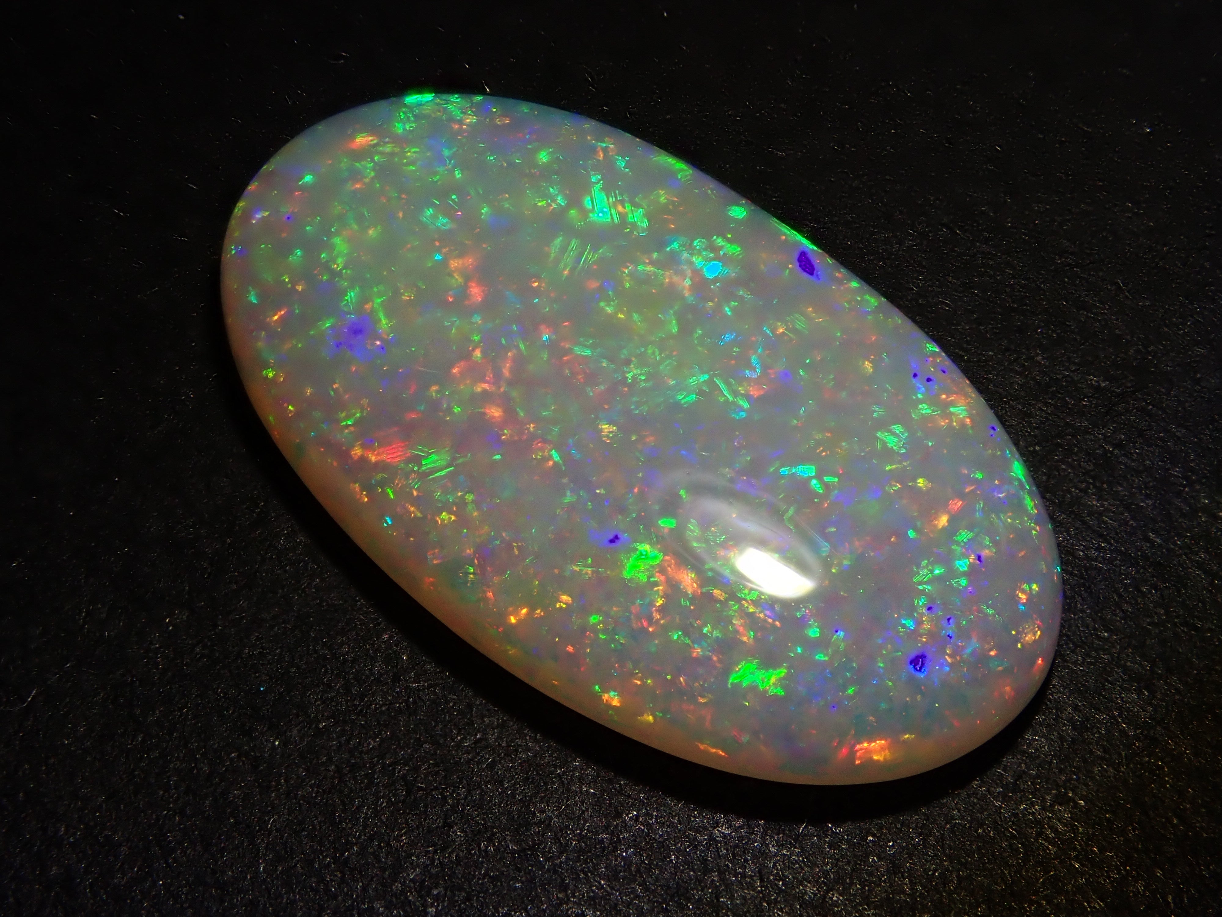 オーストラリア産ホワイトオパール 4.170ctルース