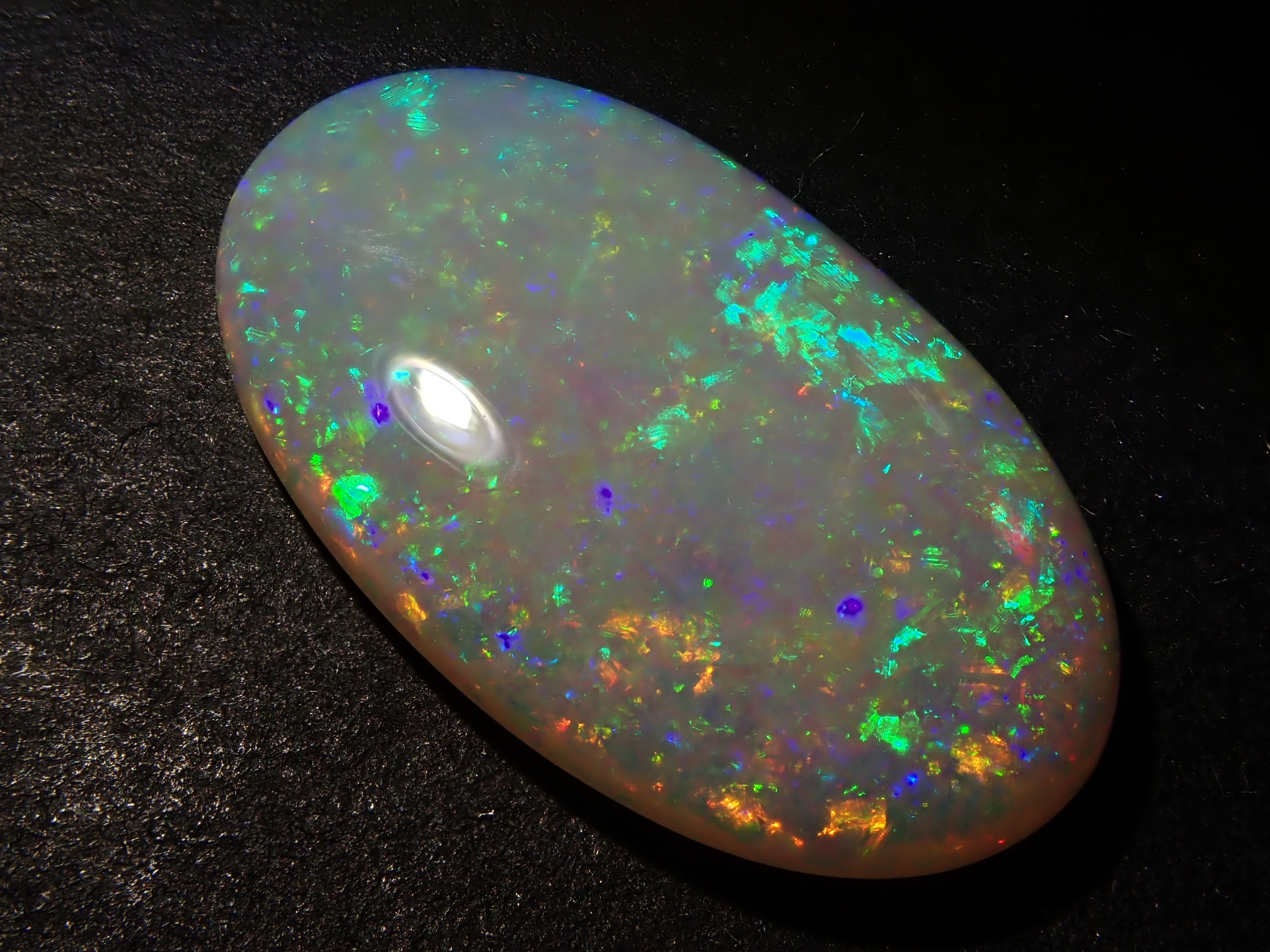 オーストラリア産ホワイトオパール 4.170ctルース