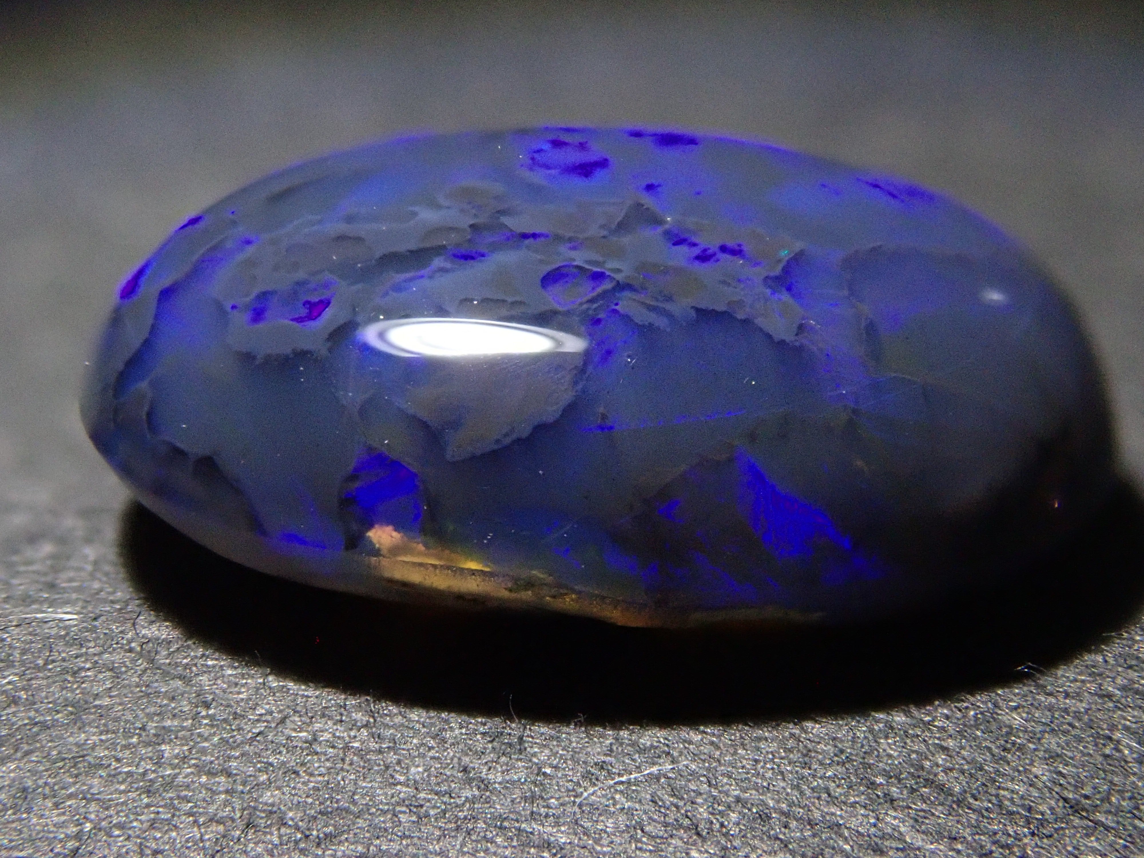 オーストラリア産ブラックオパール 2.736ctルース