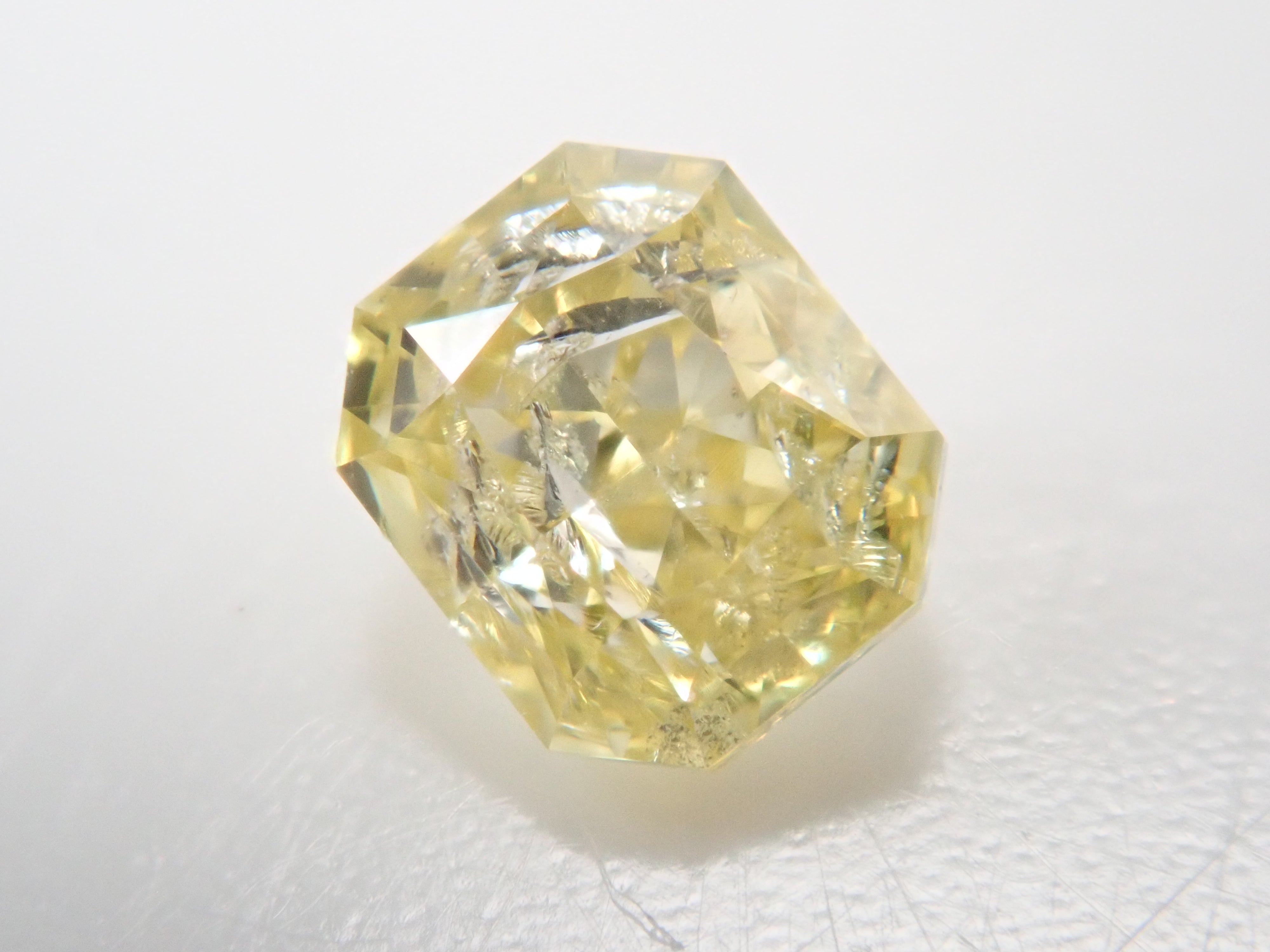 ファンシーイエローダイヤモンド 0.227ルース(FANCY YELLOW, I-2)