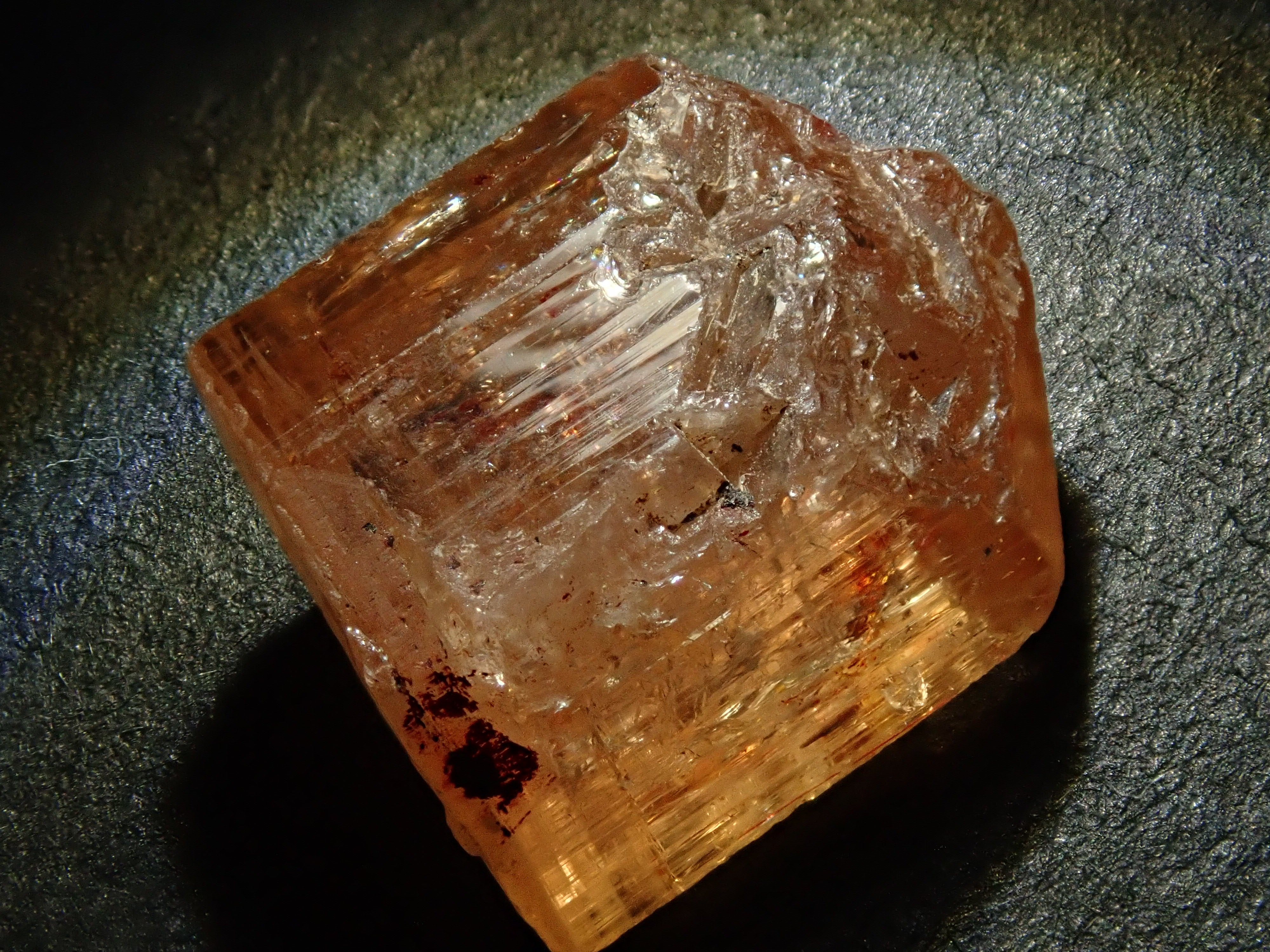 【12547808更新】インペリアルトパーズ 7.170ct原石