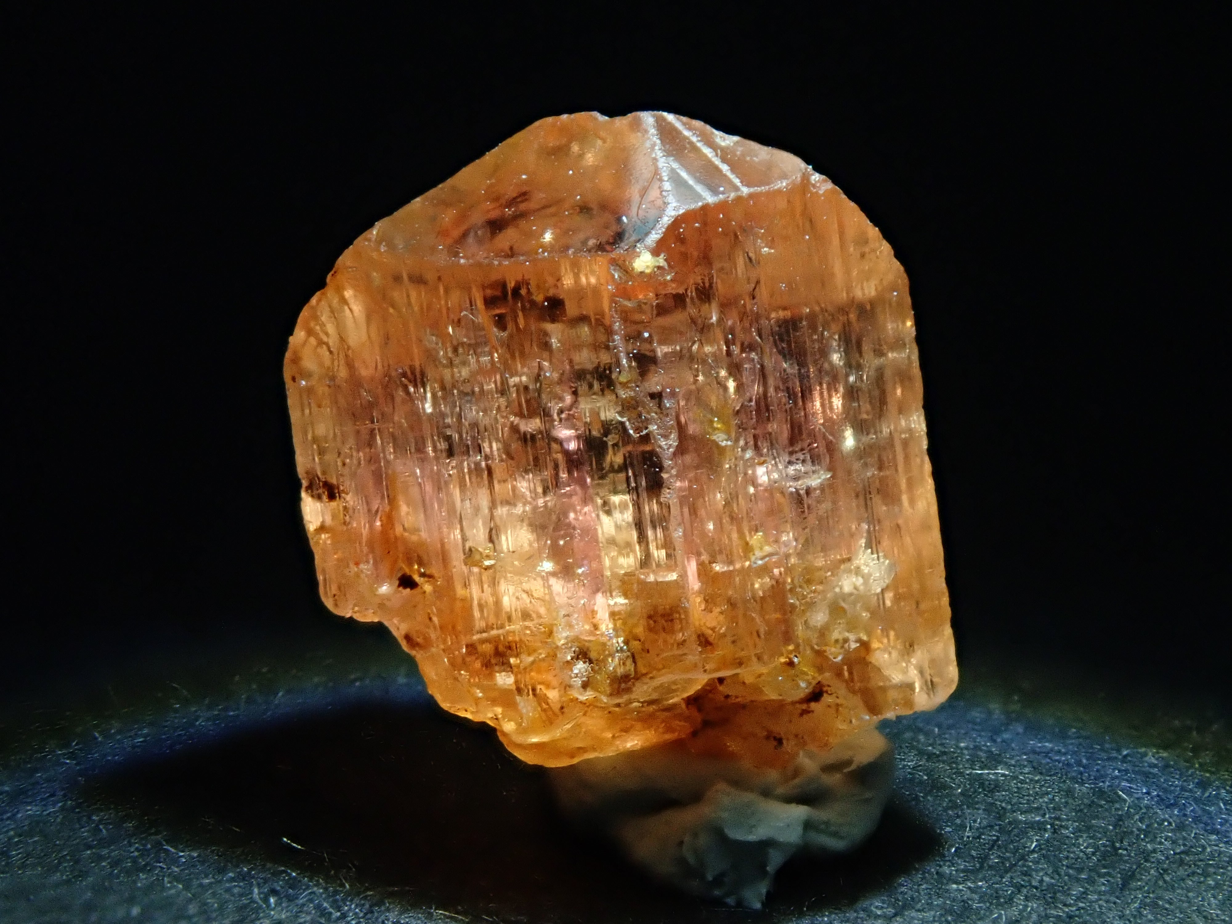 【12547809更新】インペリアルトパーズ 3.516ct原石