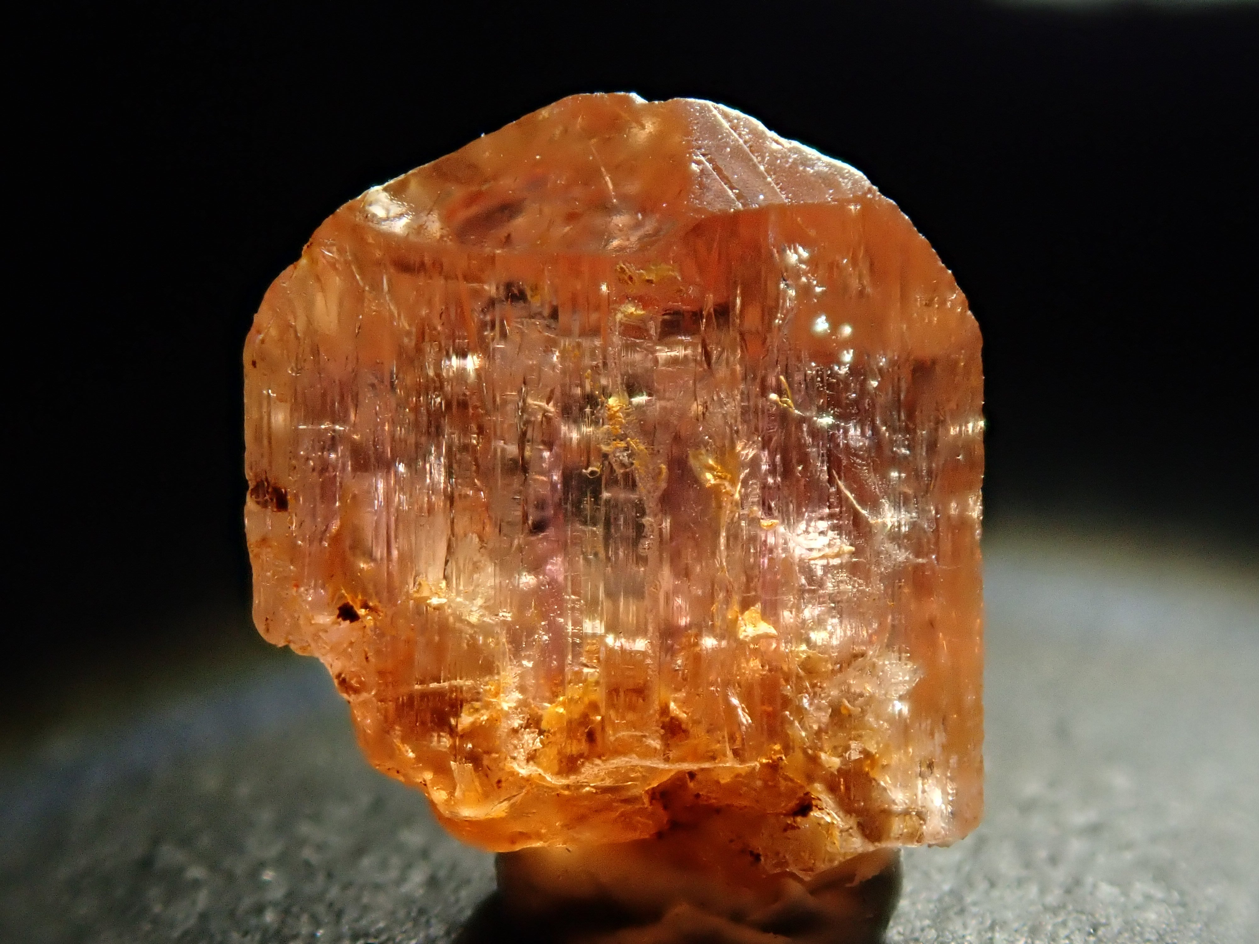 【12547809更新】インペリアルトパーズ 3.516ct原石