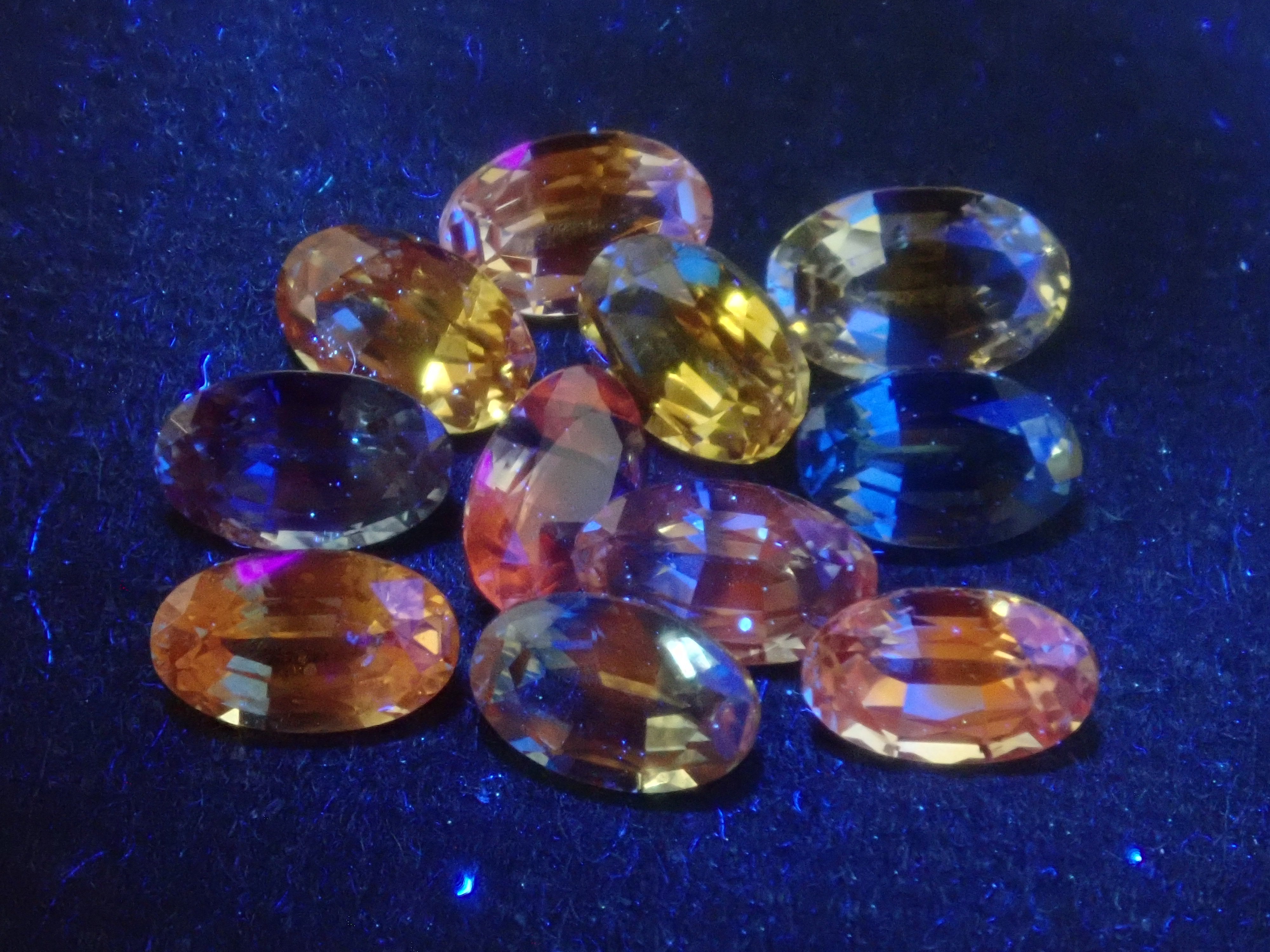 【12/20 22時販売】《限定11石》モンタナサファイア(ロッククリーク鉱山)ガチャ💎1石ルース(オーバルカット,5×3mm)《複数購入割引有》