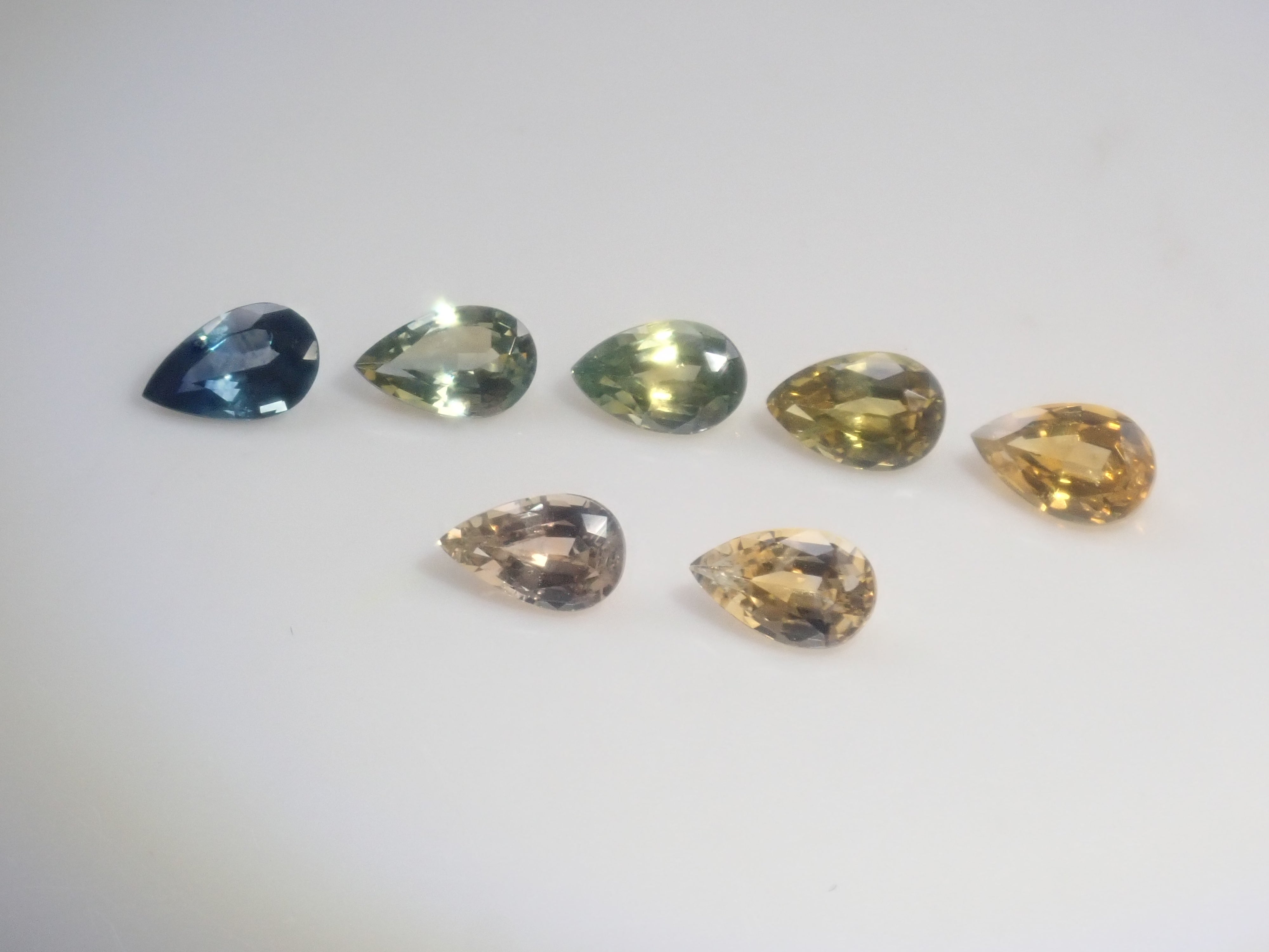 【12/20 22時販売】《限定7石》モンタナサファイア(ロッククリーク鉱山)ガチャ(ペアシェイプ,約5×3mm)《複数購入割引有》