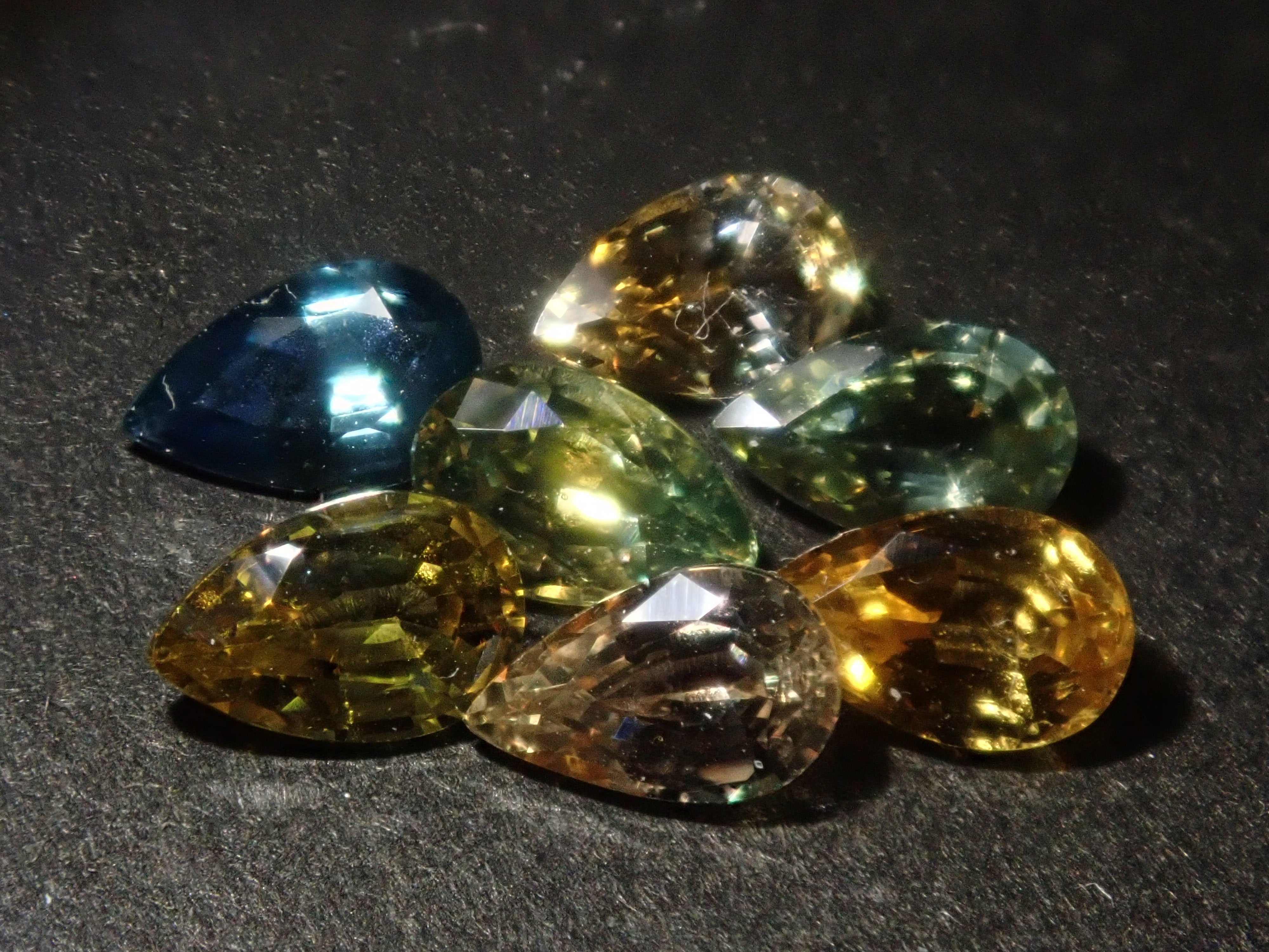 【12/20 22時販売】《限定7石》モンタナサファイア(ロッククリーク鉱山)ガチャ(ペアシェイプ,約5×3mm)《複数購入割引有》