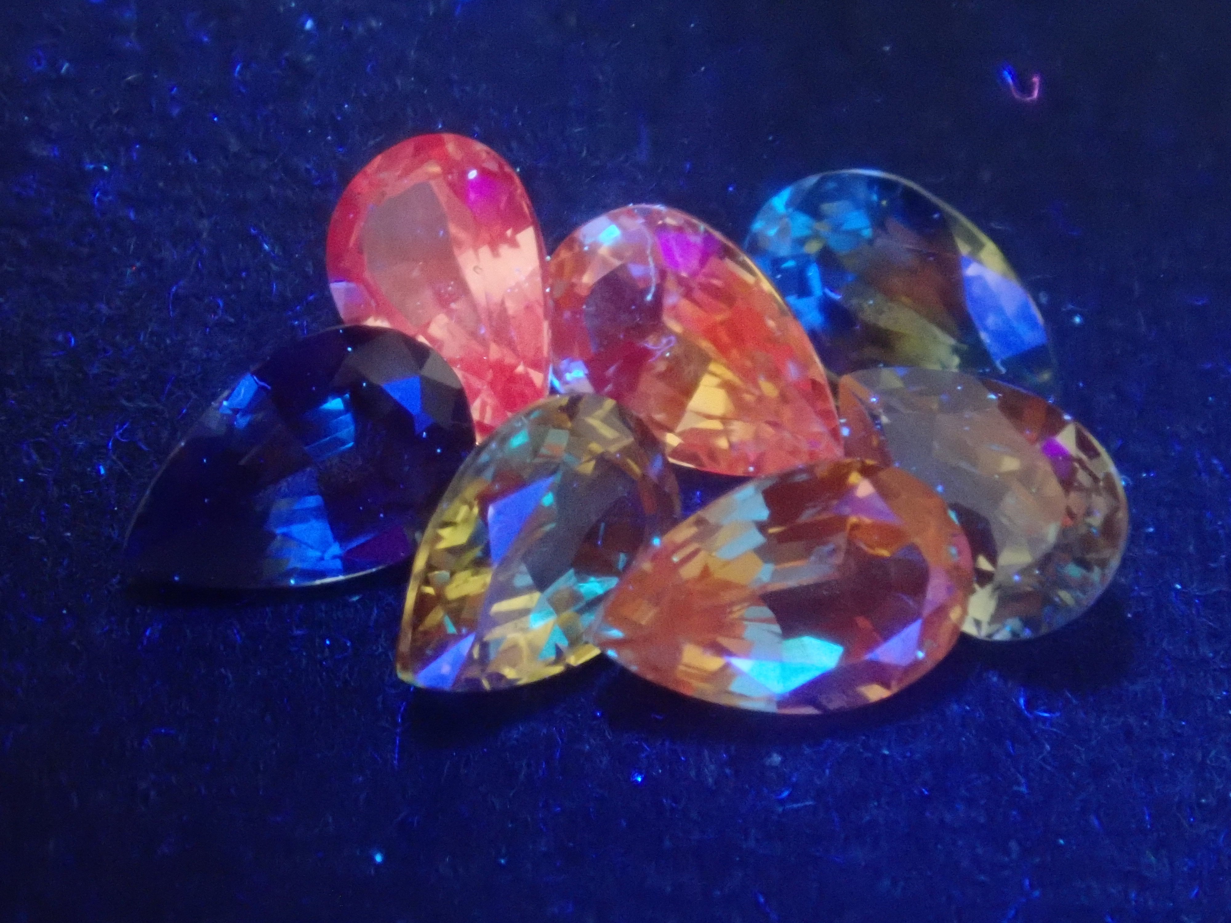 【12/20 22時販売】《限定7石》モンタナサファイア(ロッククリーク鉱山)ガチャ(ペアシェイプ,約5×3mm)《複数購入割引有》