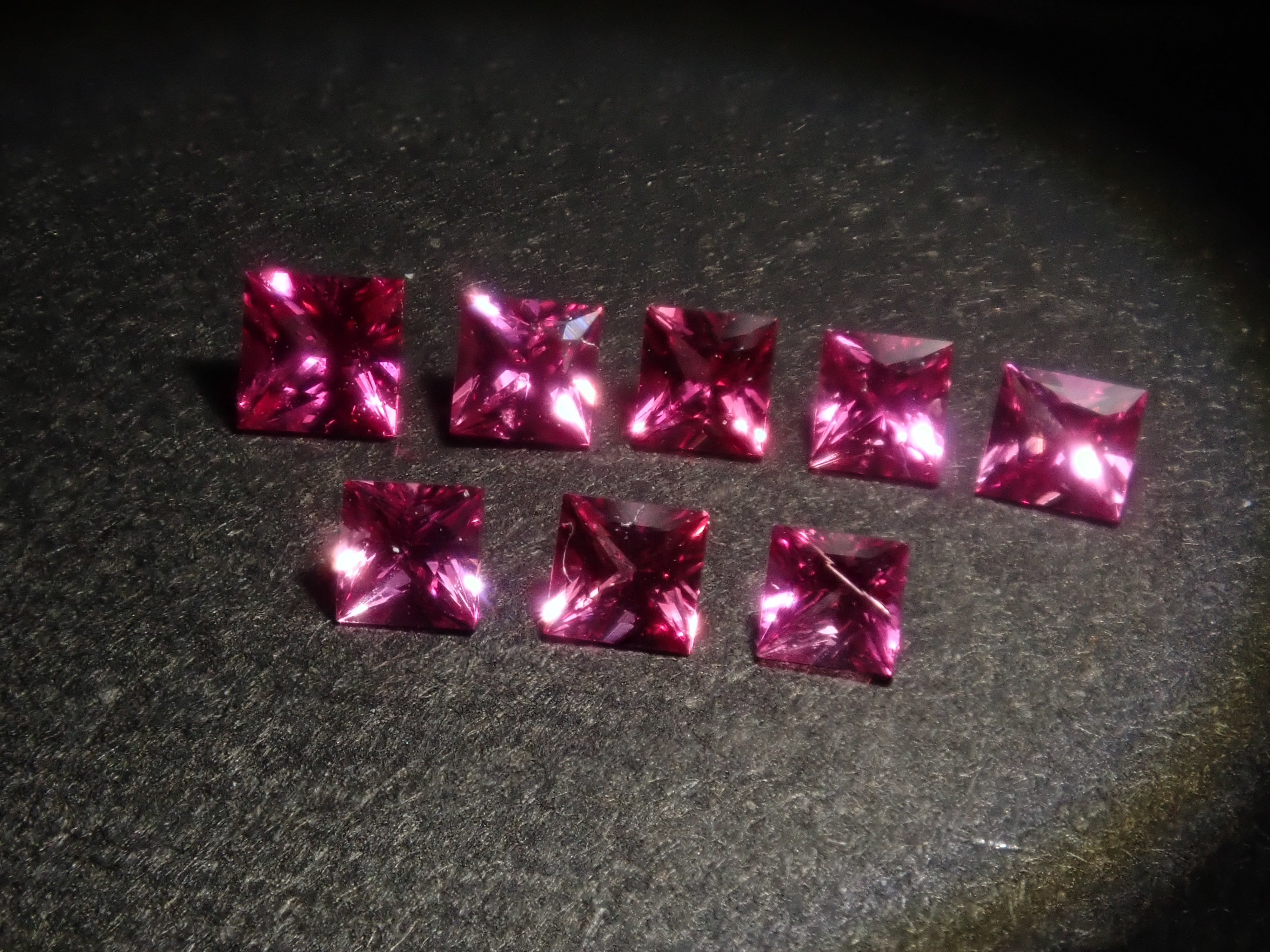 【12/22時販売】《限定15石》6万円相当のピジョンブラッドルビーAIGSを含む赤色宝石ガチャ💎ルビーやホットピンクサファイア《複数購入割引有》