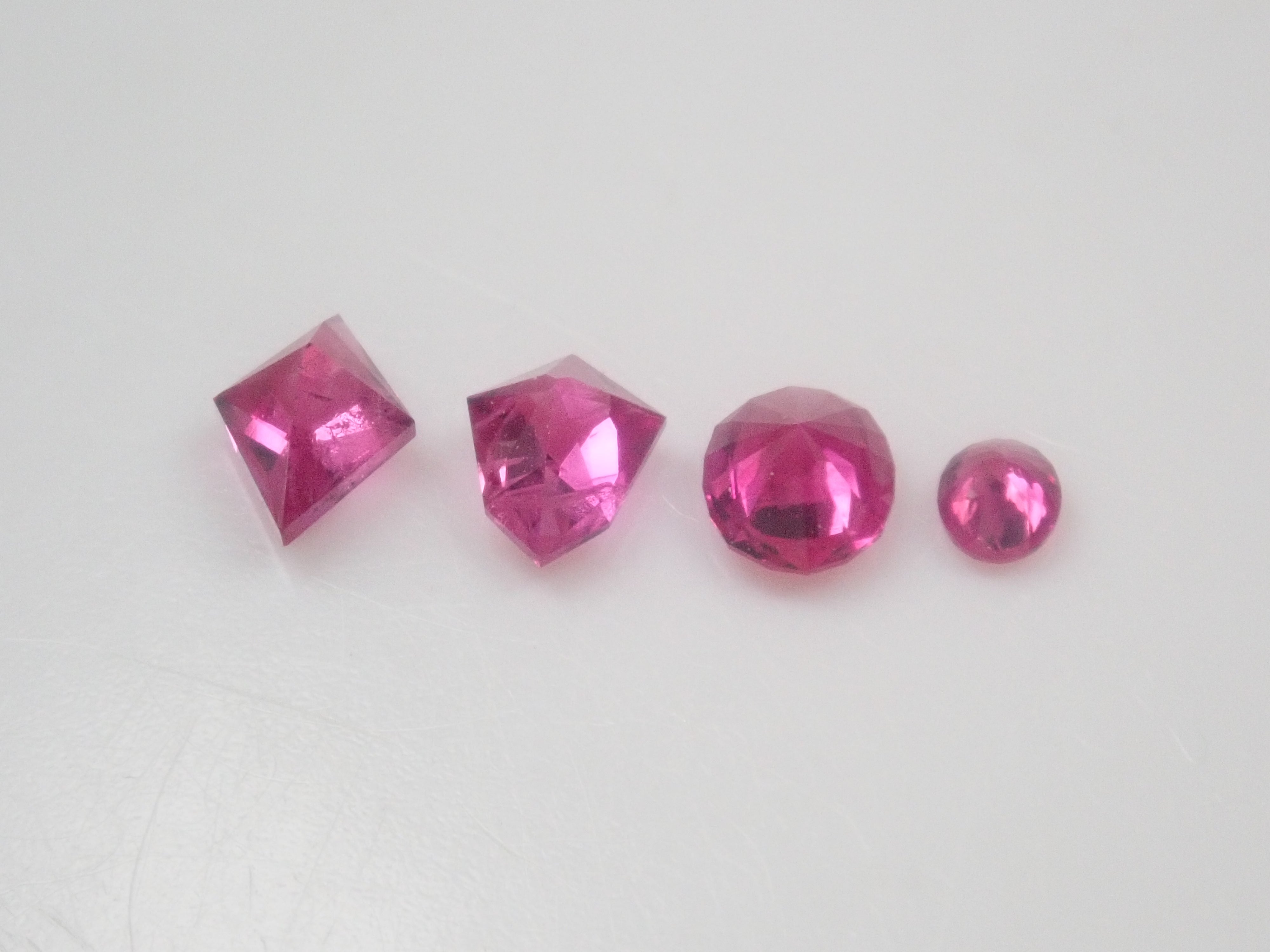 【12/22時販売】《限定15石》6万円相当のピジョンブラッドルビーAIGSを含む赤色宝石ガチャ💎ルビーやホットピンクサファイア《複数購入割引有》