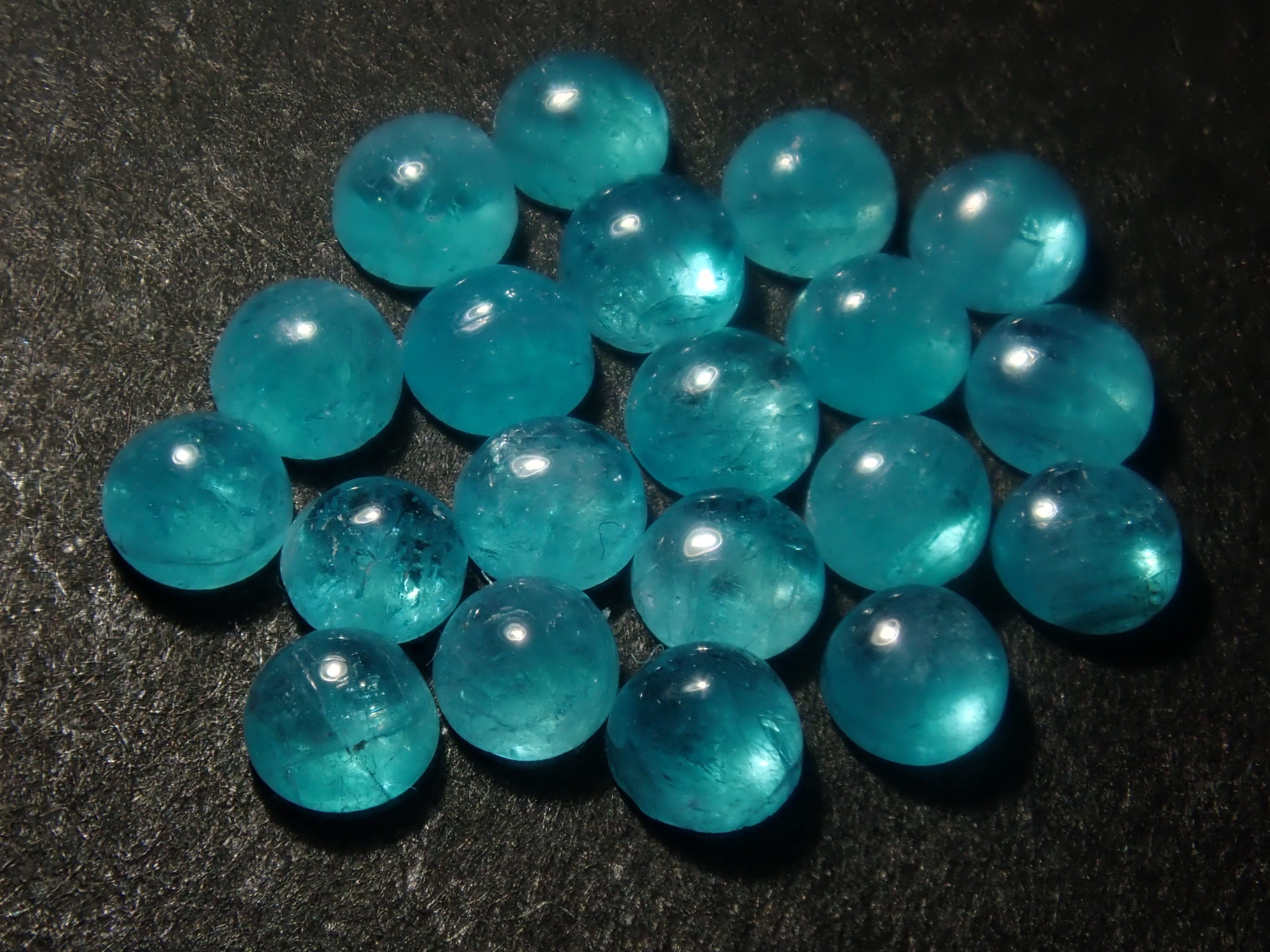 【12/31 22時販売】《限定20石》ブラジル産パライバトルマリン(カボションカット約2.2mm)《複数購入割引有》