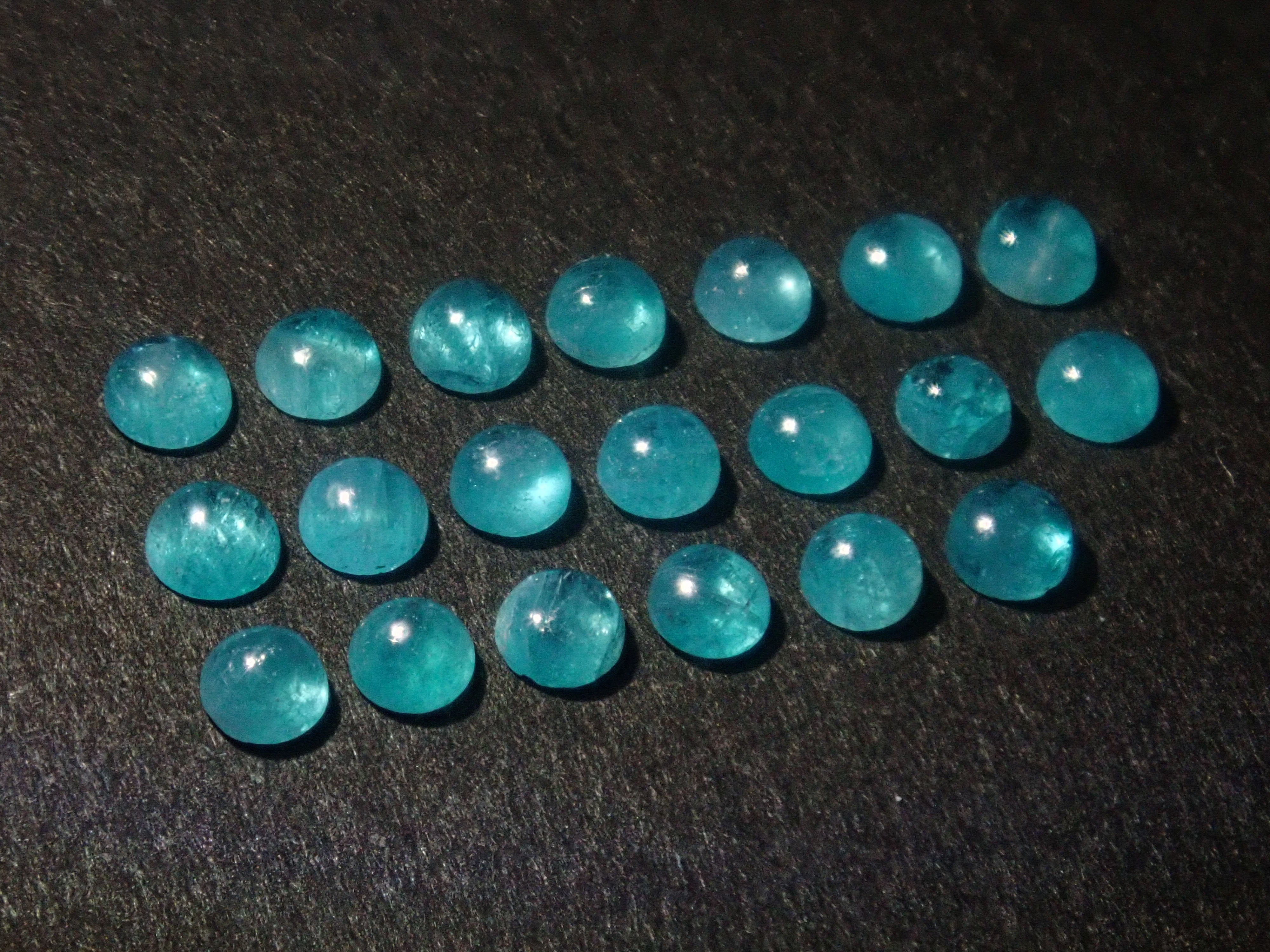 【12/31 22時販売】《限定20石》ブラジル産パライバトルマリン(カボションカット約2.2mm)《複数購入割引有》